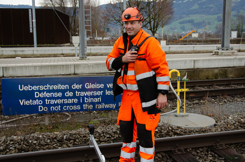 Durch ihren Job geh&ouml;ren die SBB-Geomatiker zu den wenigen Leuten, welche die Gleise betreten d&uuml;rfen.