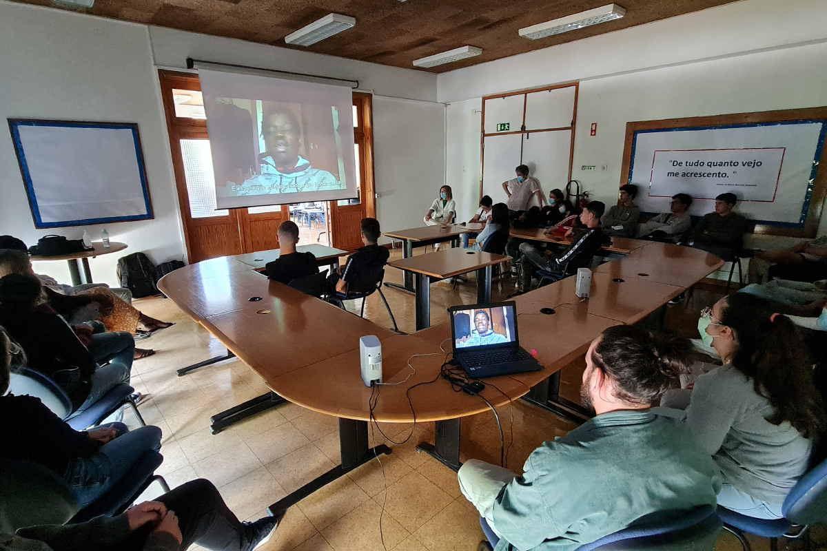 Intervention au groupe scolaire Almeida Garrett, Amadora