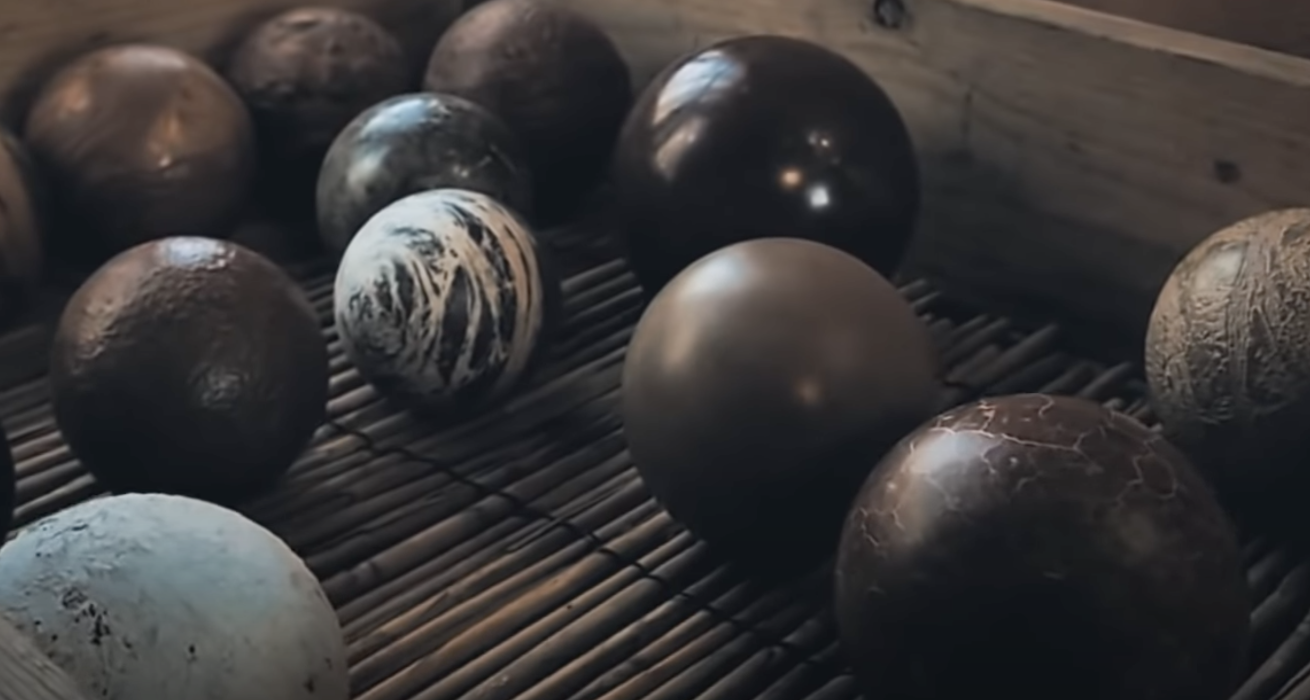 Hikaru Dorodango (mud dumpling) is a Japanese art form in which earth and water are molded to create a delicate shiny sphere (via the Nito Project)