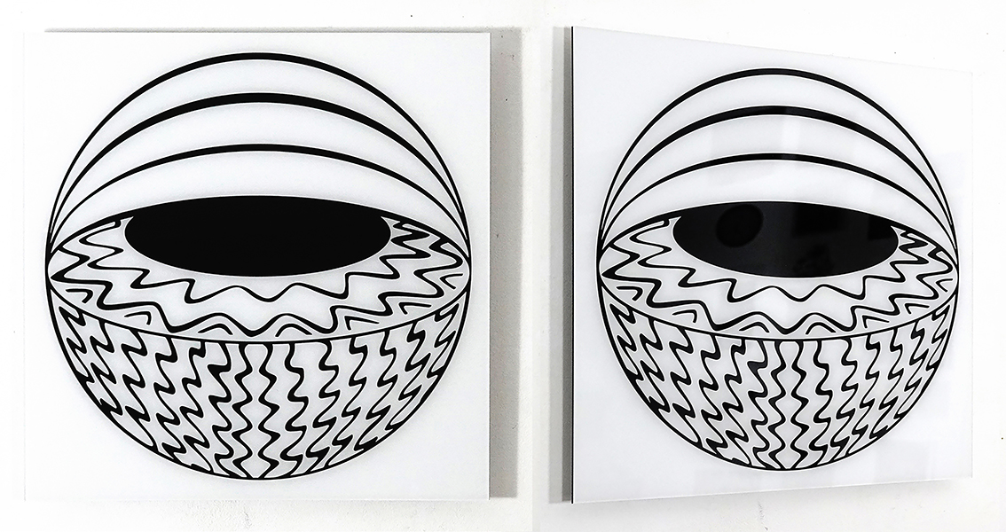 DIGITAL OEIL OBLO PALES Noir-Blanc – 2024. 50 x 50 cm. Dessin digital imprimé. sur support plexiglas