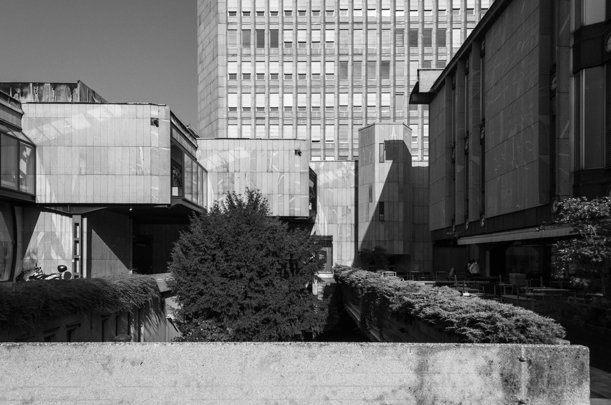 Stolpnica in objekti Ljubljanske banke; Maximarket, Ljubljana / 1971, Edvard Ravnikar