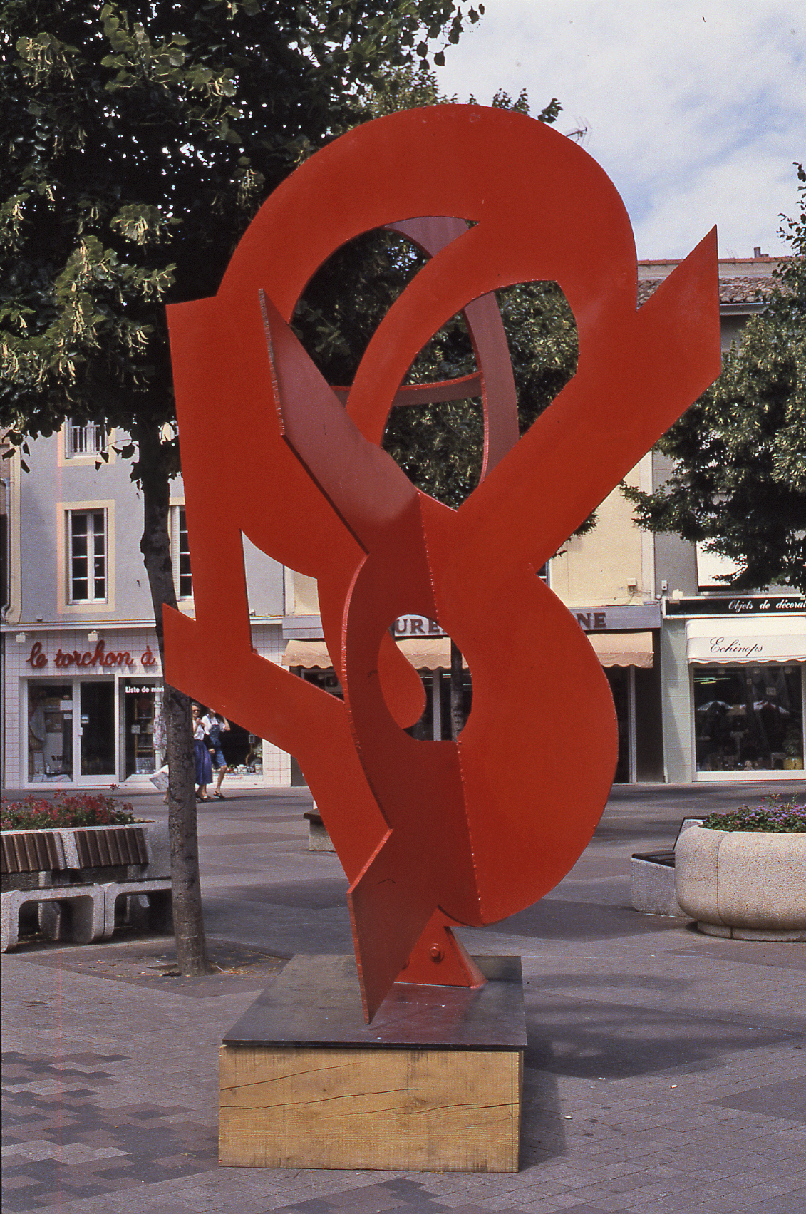 Homage to the Seed, joint, 1994 Steel 23' x 24' x 15' Photograph ©Pierre Plattier