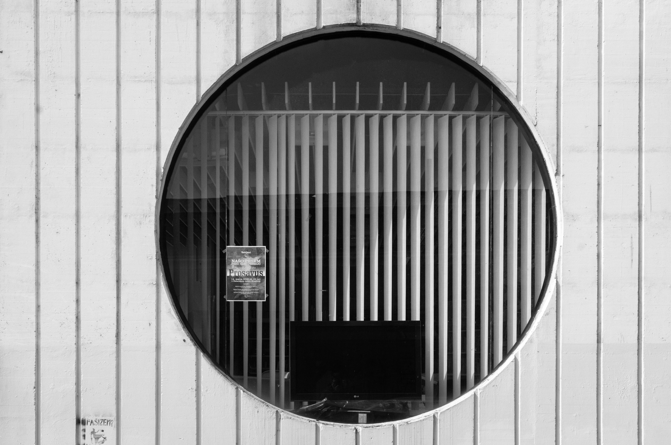 Knjižnica Toneta Seli&scaron;karja, Trbovlje / 1981, Gvido Burja