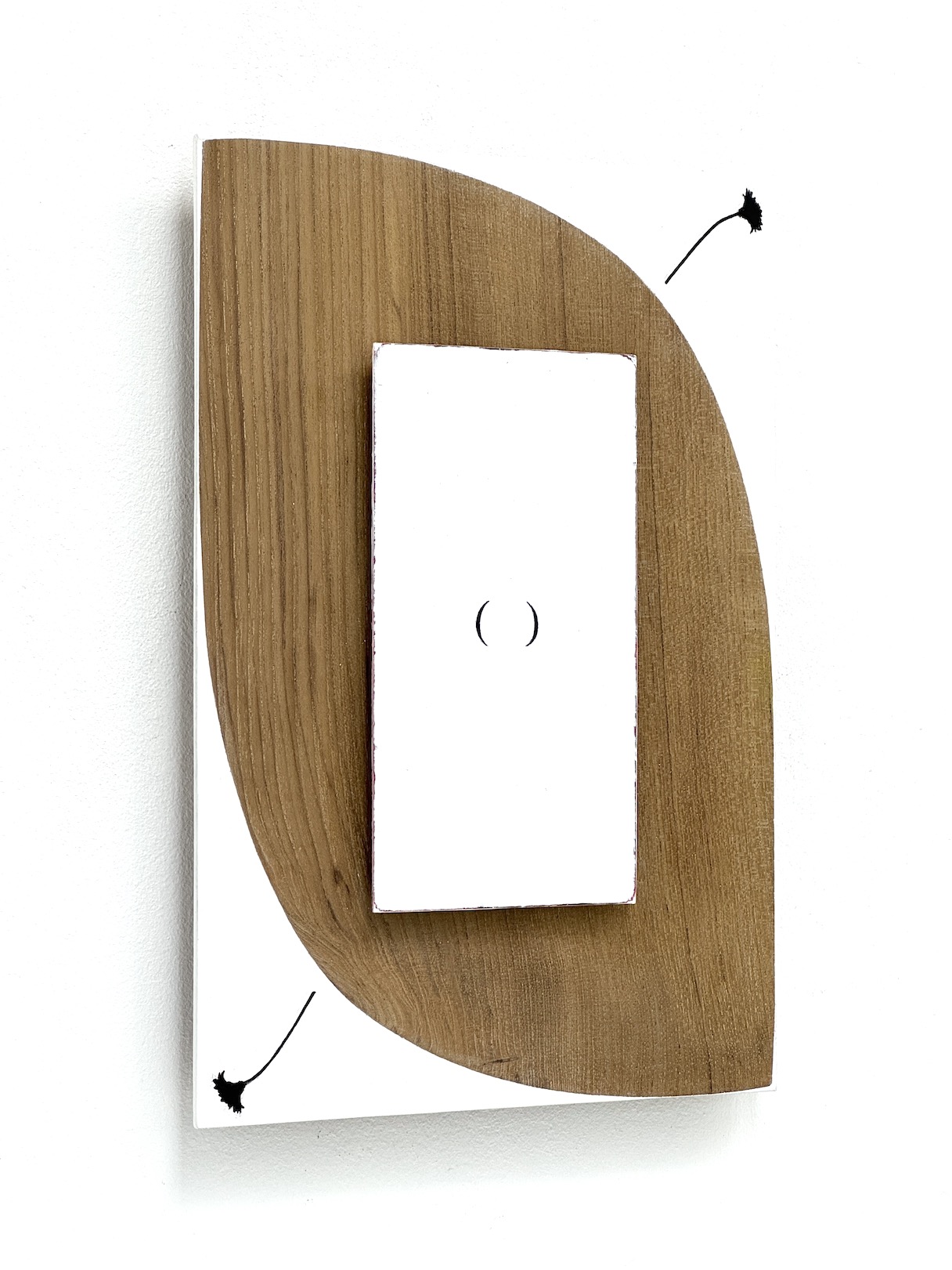 ‘Curves of perspectives’, 2024, acrylic on paper/aluminium and teak wood panel, 30 x 20 cm, private collection.