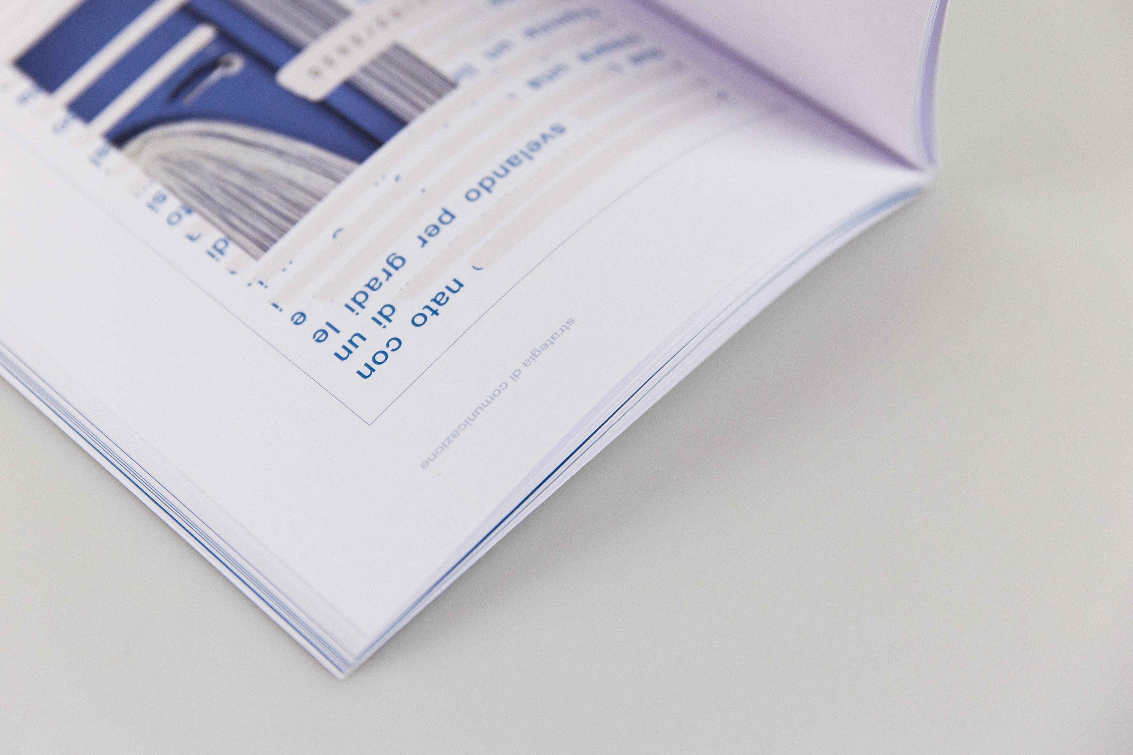 ︎ ZIP TORINO, BRAND MANUAL 148X210MM, digital print, white uncoated paper, 90 pages, PUR perfect binding.