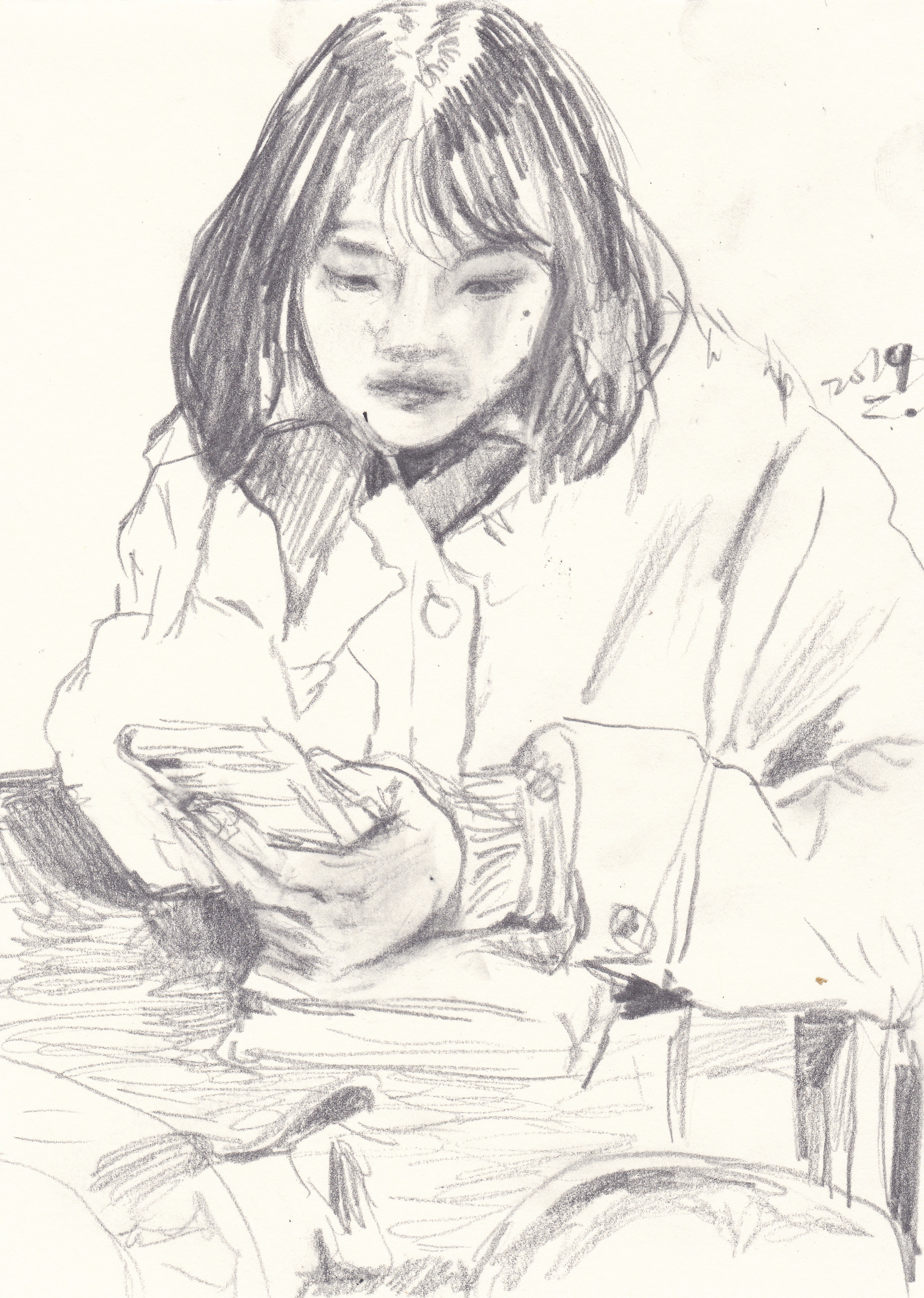 휴대폰을 보는 여자, 2019, pencil on paper, 21*14.8(cm)