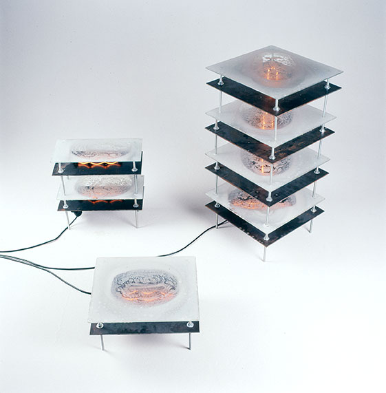 1992   I   untitled   I   iron,parafin, eletrical resistence and glass   I   83 x 110 x 110 cm