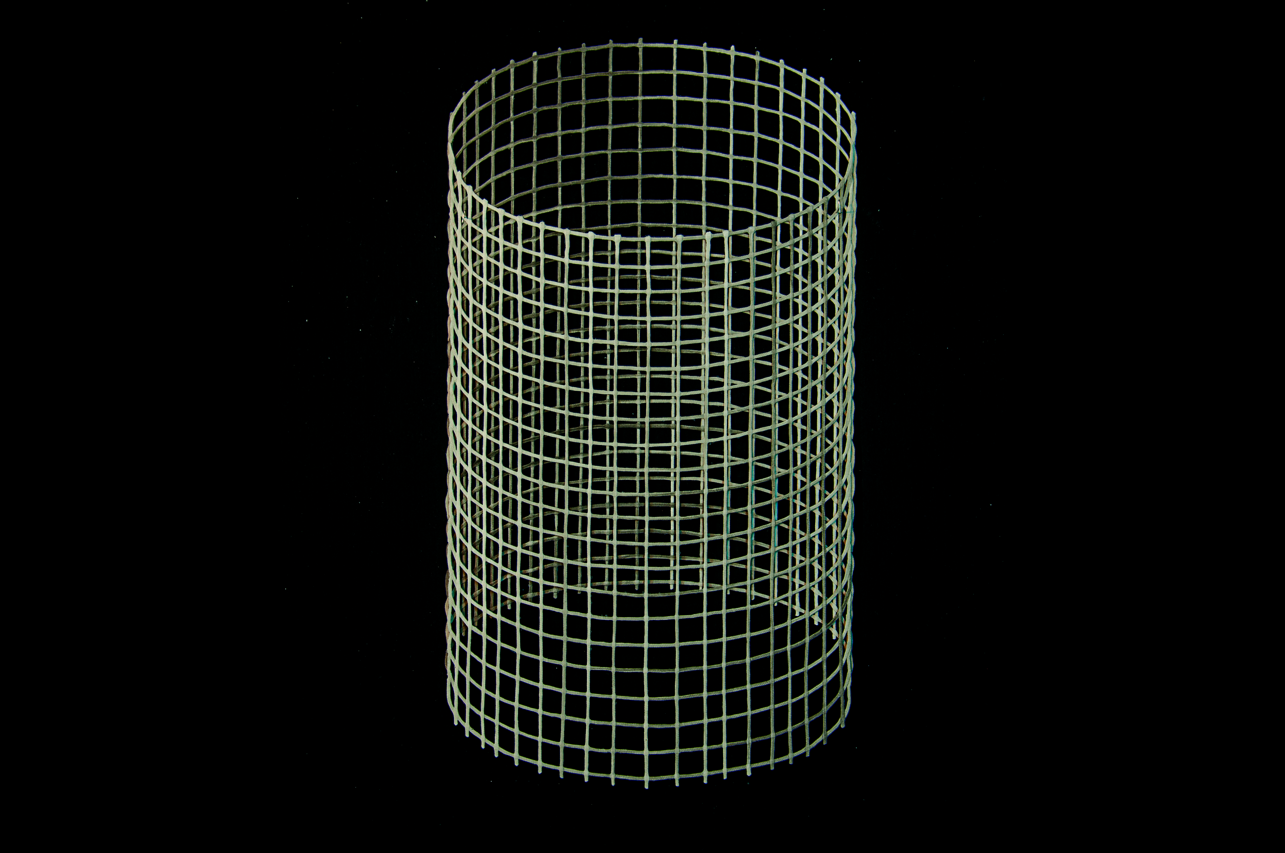 Cylinder V=πr2h (Volume and Surface series), Hand woven cotton, stained with inks and pigments / Coton tissé à la main et teint à l’encre et aux pigments28 1/2" x 16"