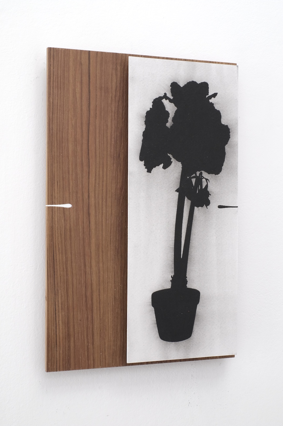 ‘Balancing acts’, 2022, acrylic on paper/aluminium and teak wood panel, 30 x 20 cm, private collection