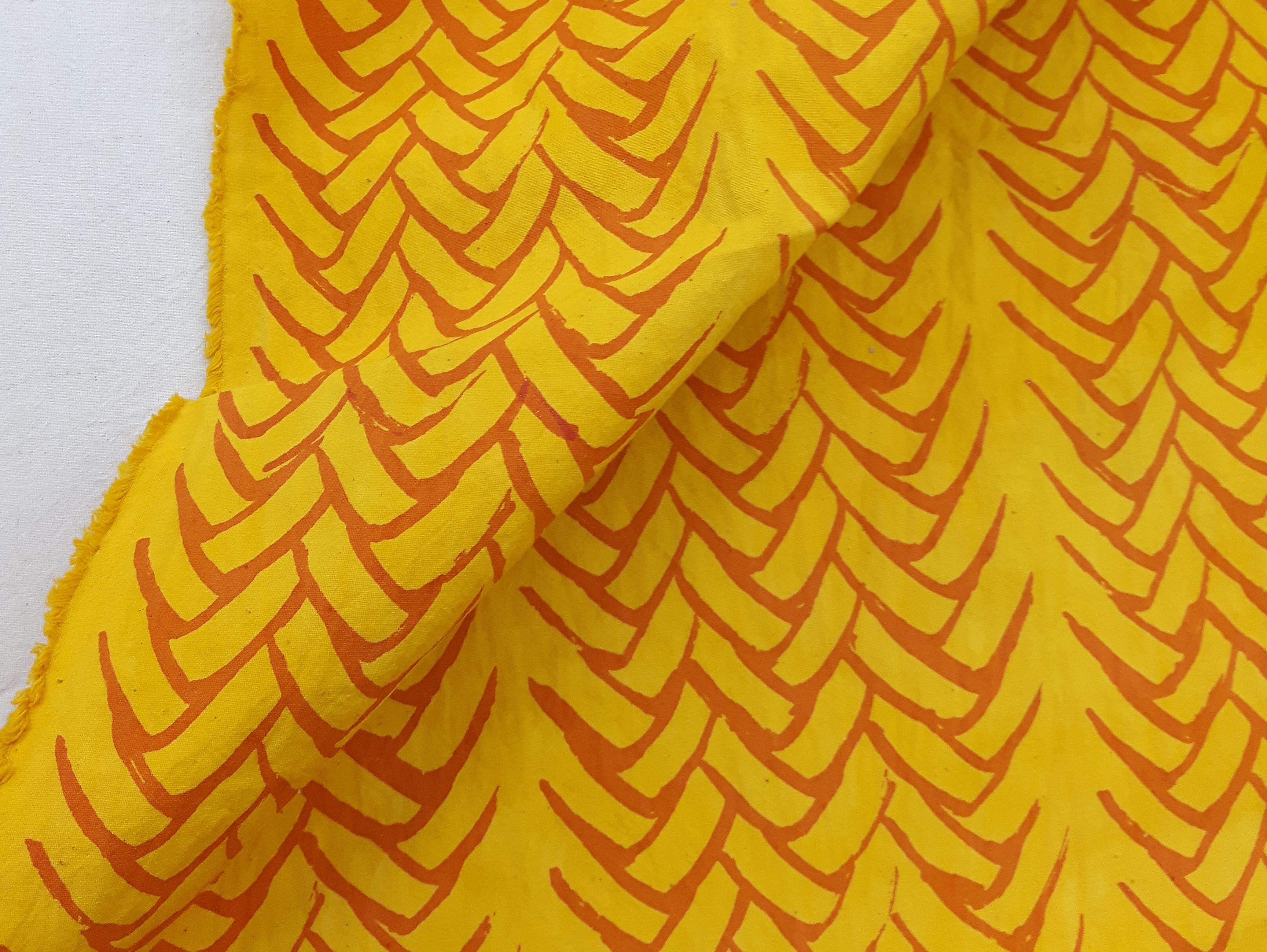Dyed with dyer´s broom and over printed with madder