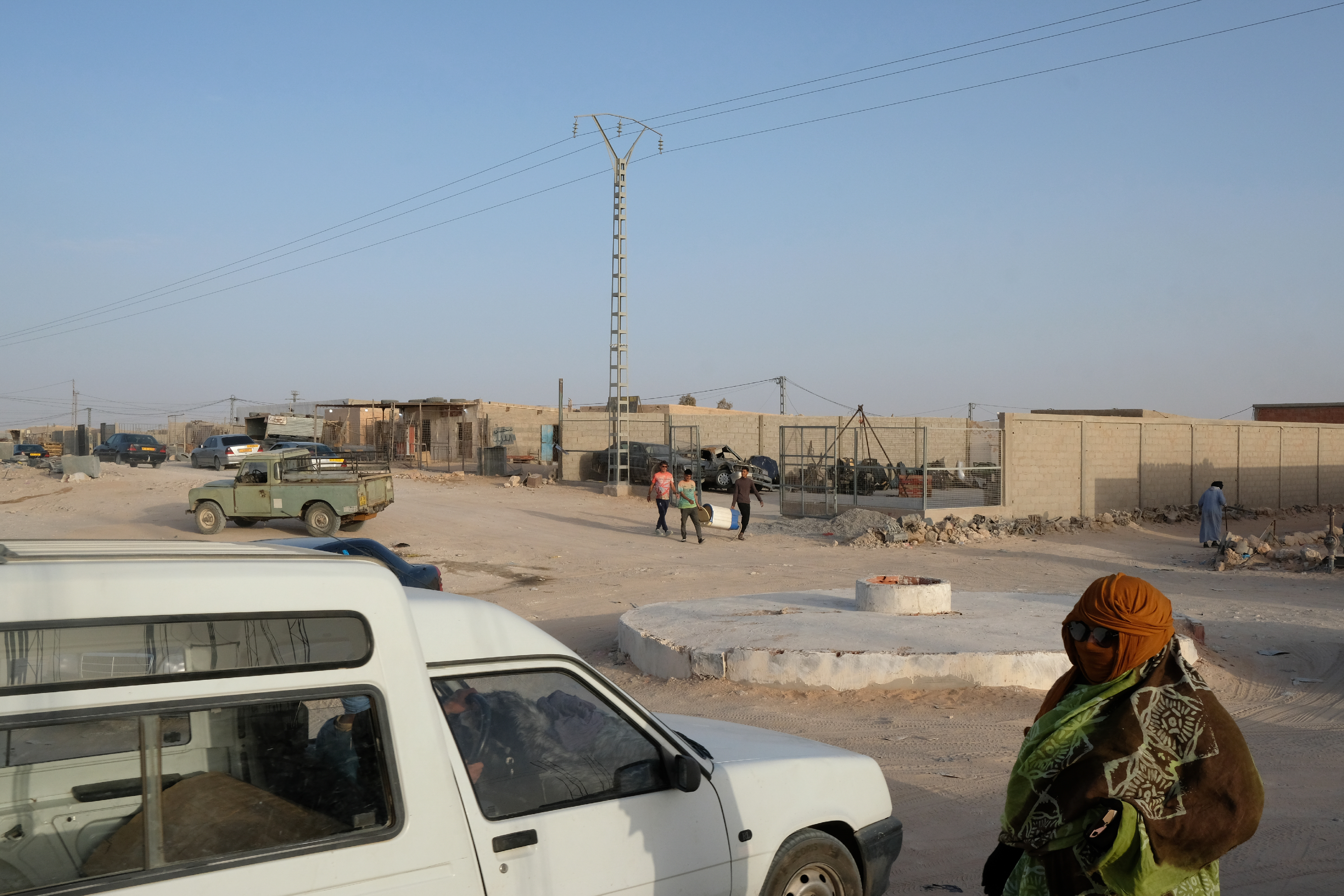Rond-point à proximité du marché du campement de réfugiés sahraouis de Smara, mars 2024.