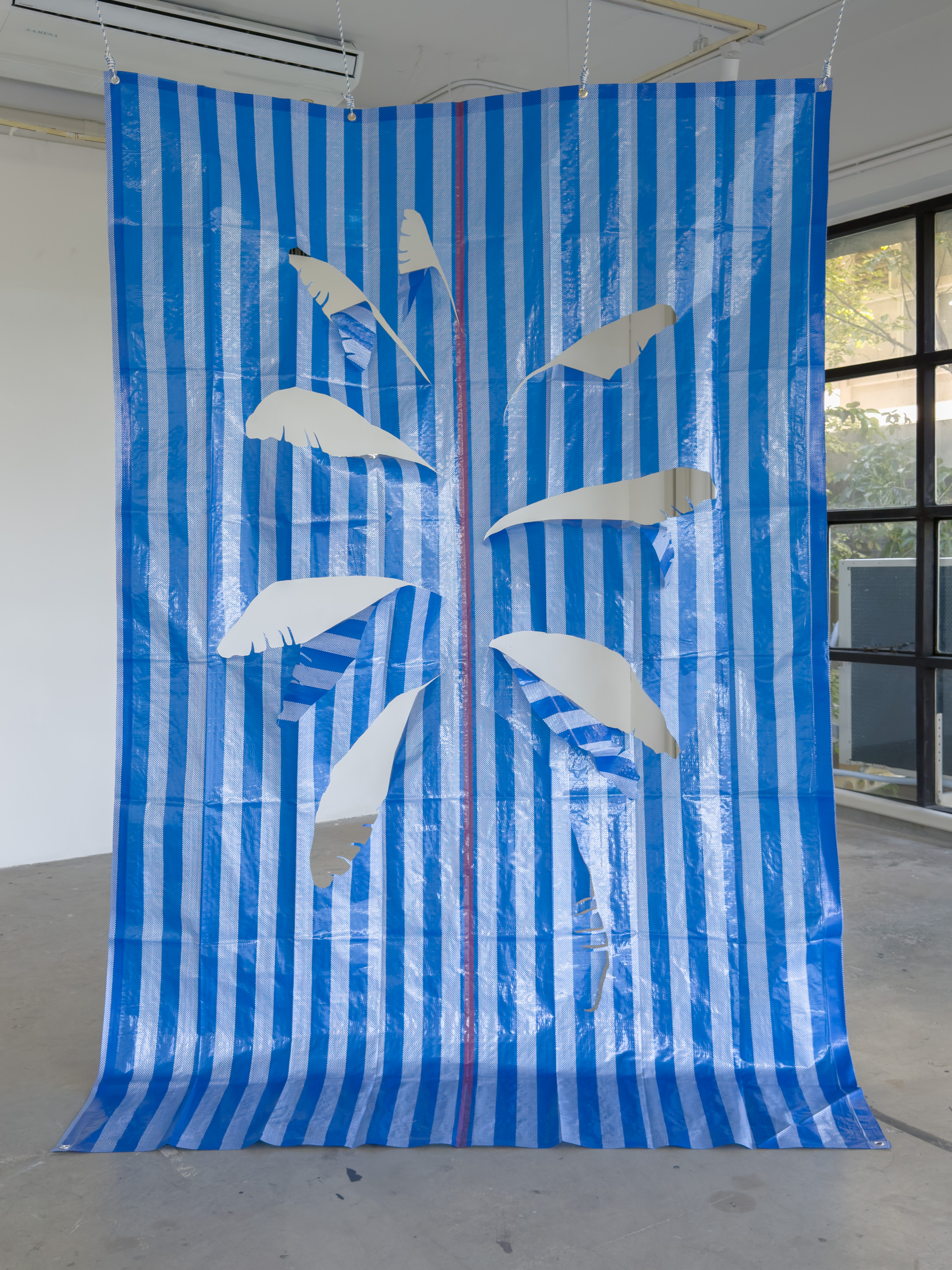 颯颯：裁穿一面石壁 Soughing: Cutting Open a Stone Wall