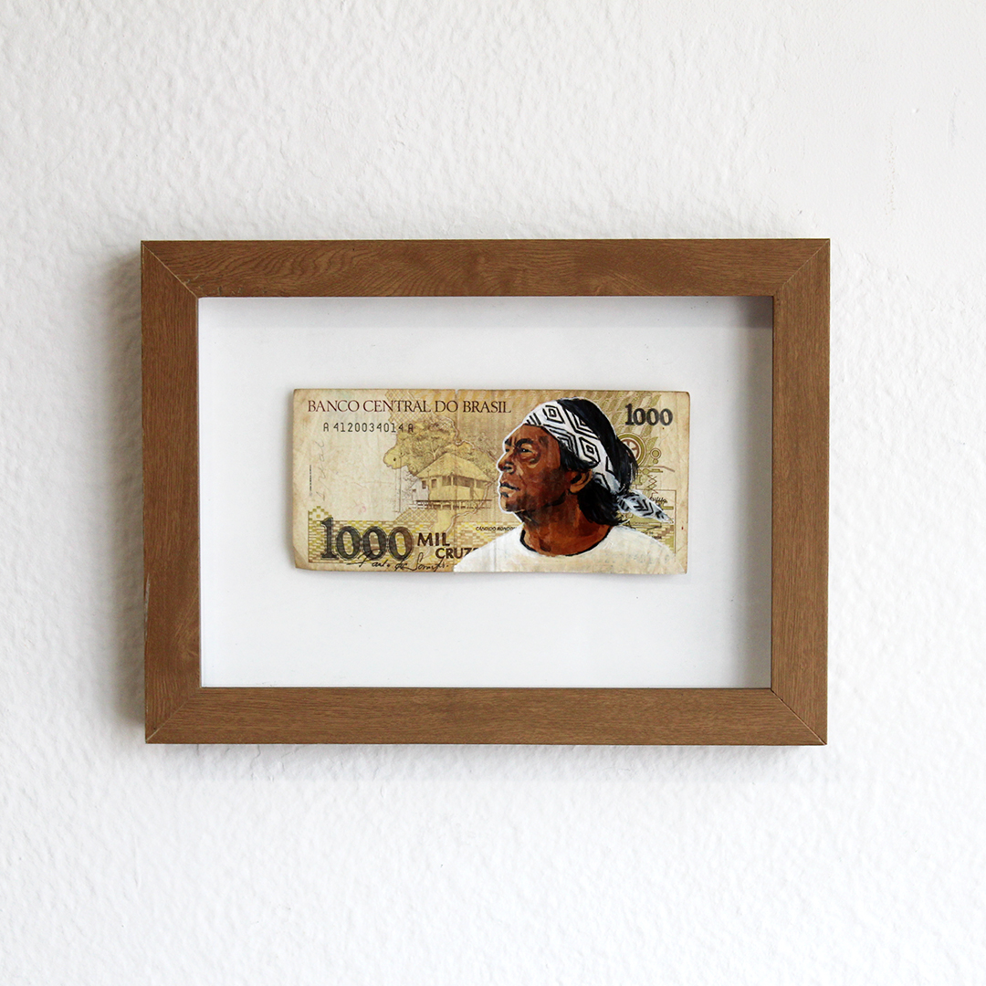 Ailton Krenak, 2023. Acrílica sobre papel moeda, 10 x 15 cm.