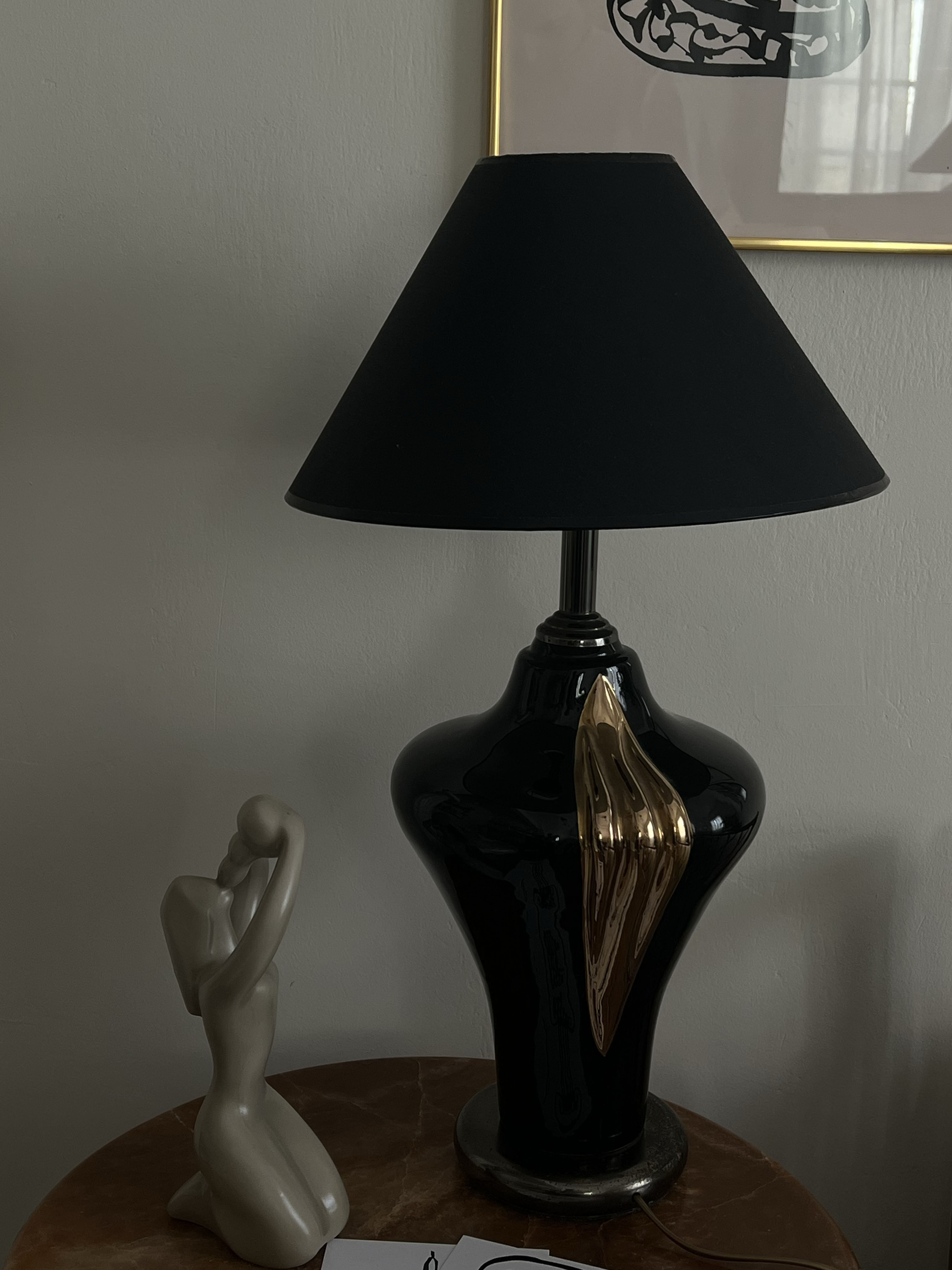 BLACK TABLE LAMP
