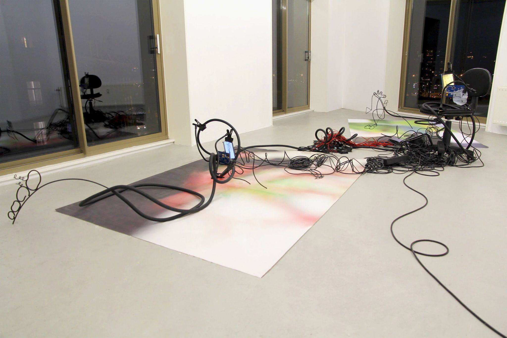 Rodrigo Red Sandoval, Soft bones hard skin, 2018, touch screens, cables, computer fans, computer chair, denim pants back pocket, digital prints on canvas, metal, dimensions variable. © Rodrigo Red Sandoval. 