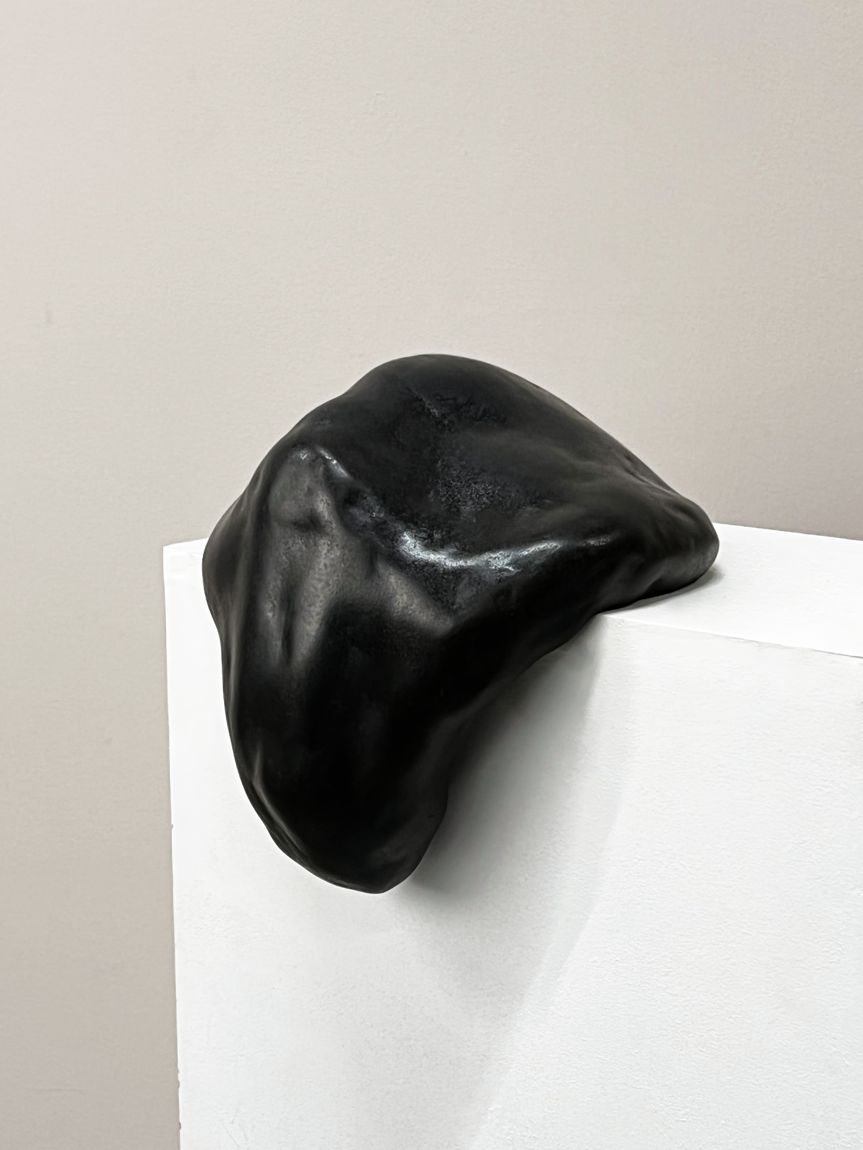 Black Slug 2021, Clay, 40 x 25 x 55 cm