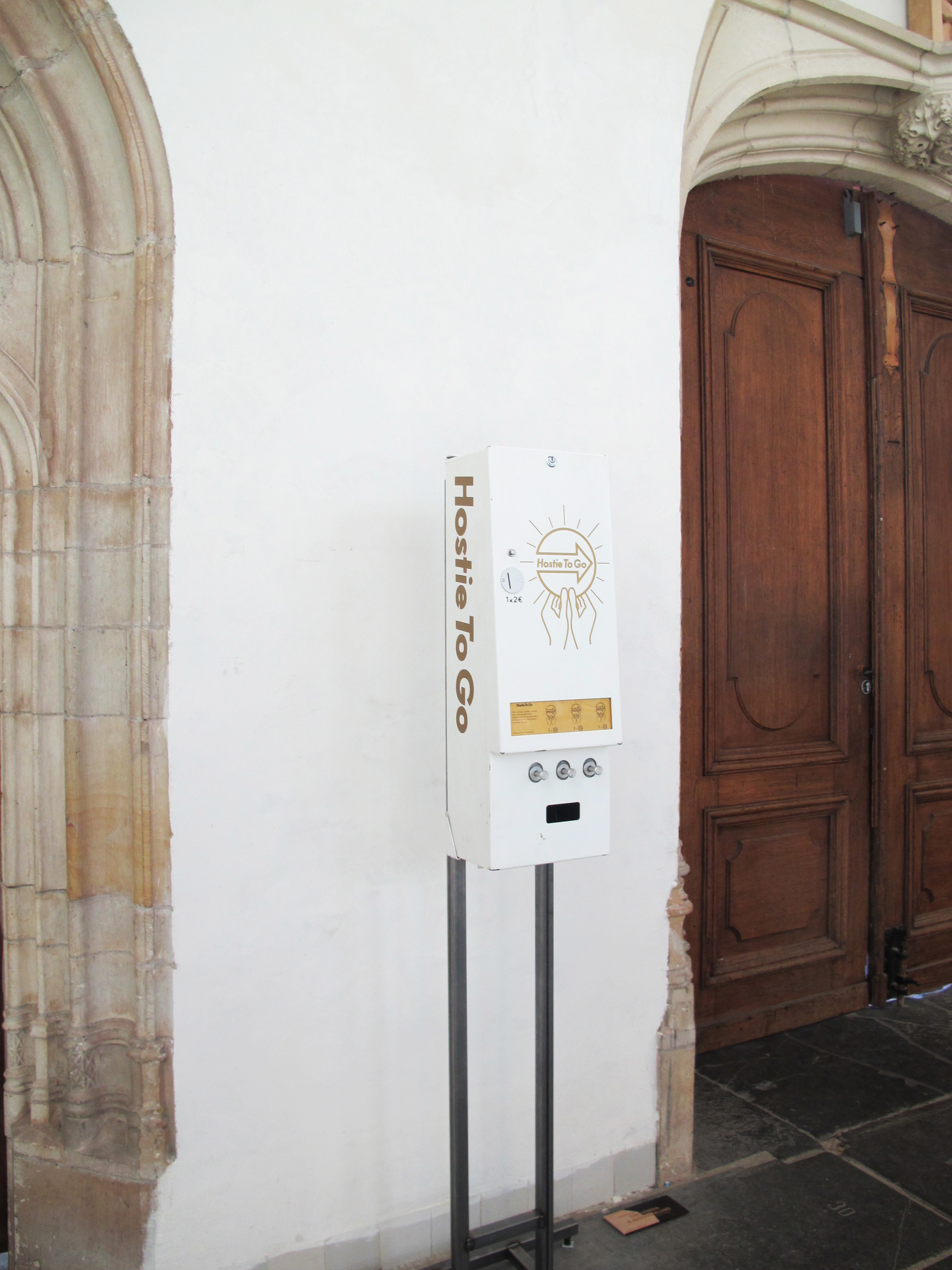 hostie to go | 2015 | vending machine | altar bread, cardboard box, vintage vending machine