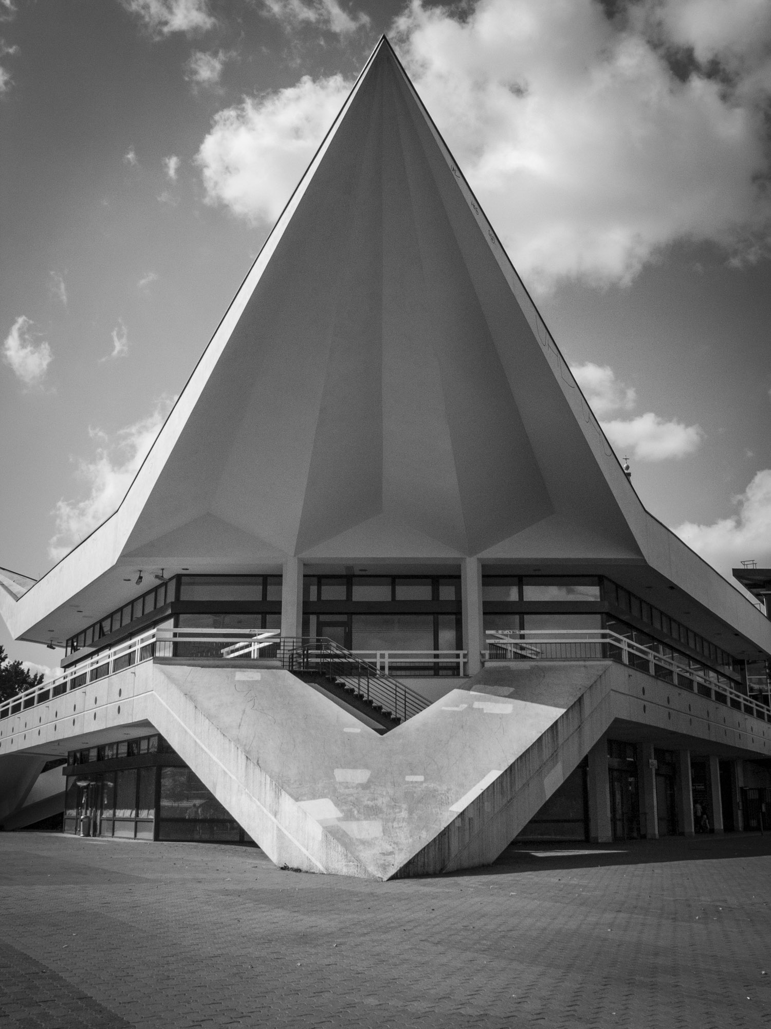 Berliner Fernsehturm Eingangspavilion von Ulrich Müther