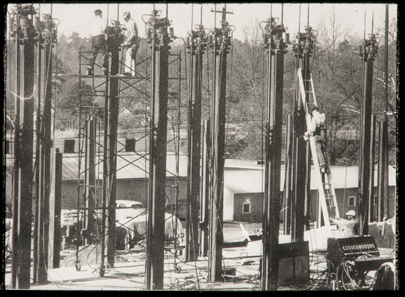 Inaugurated in 1966, the Tetragon is square in plan with a characteristic sloping roof. This building is five stories high. The building contains offices intended for Semper AB, which was one of Axel Wenner-Gren’s companies. There are also an auditorium, a restaurant and shops. Photographer unknown (Wenner-Gren Foundations, Stockholm).