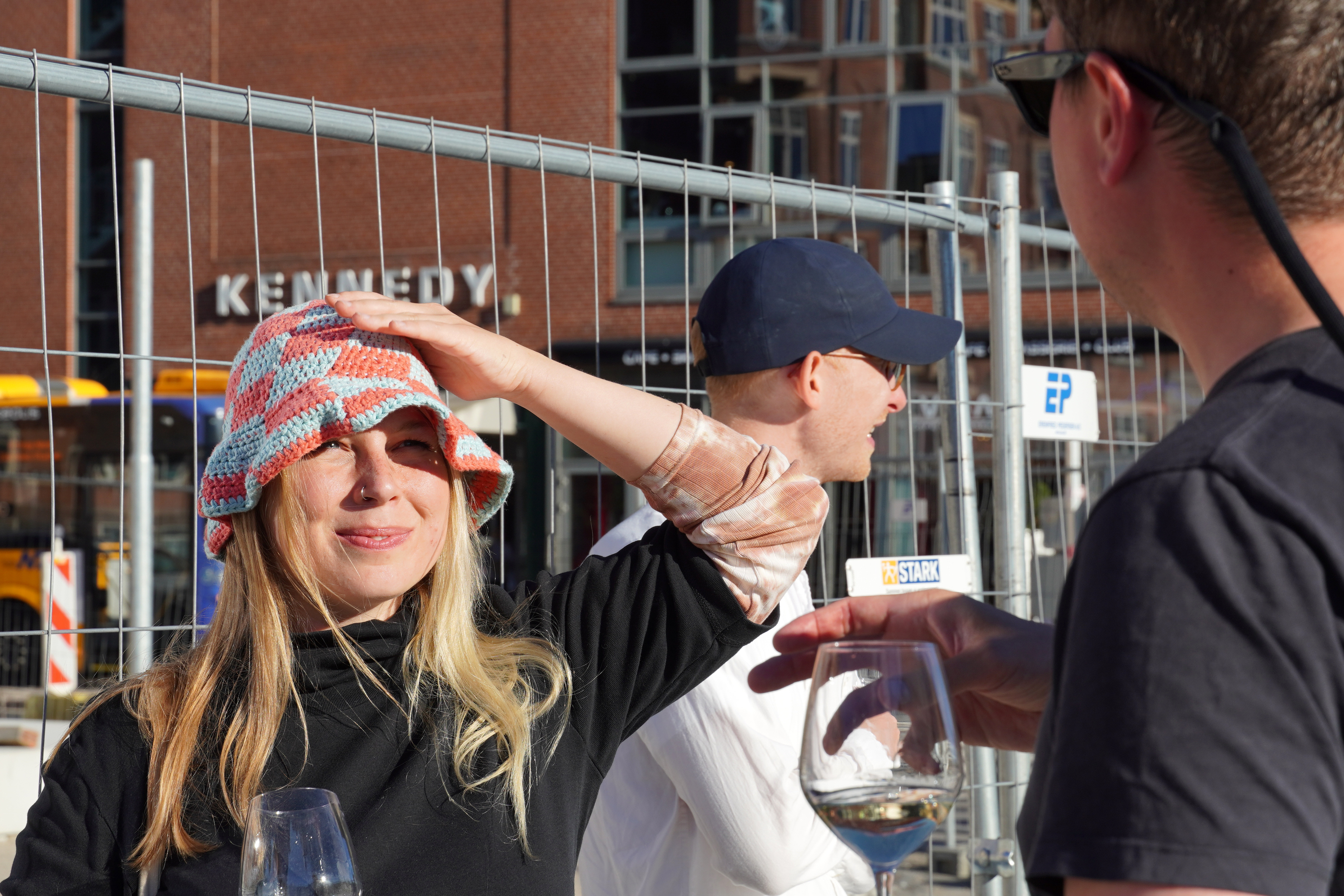 Documentation of the video work "Alt Skal Væk" by Hannibal Andersen, John F. Kennedy's Plads, Aalborg, 2022 (photocredit: Rikke Ehlers Nilsson)