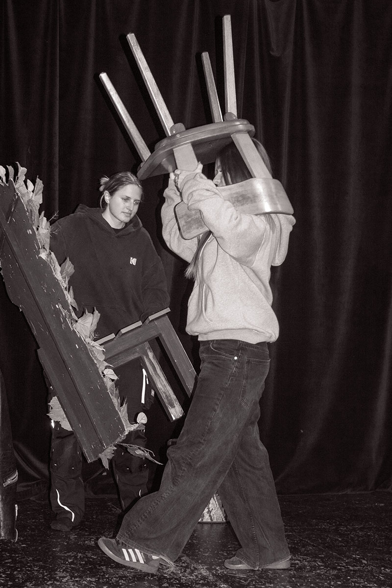 Doch um in die Geschichte richtig eintauchen zu k&ouml;nnen, braucht es ein authentisches B&uuml;hnenbild.