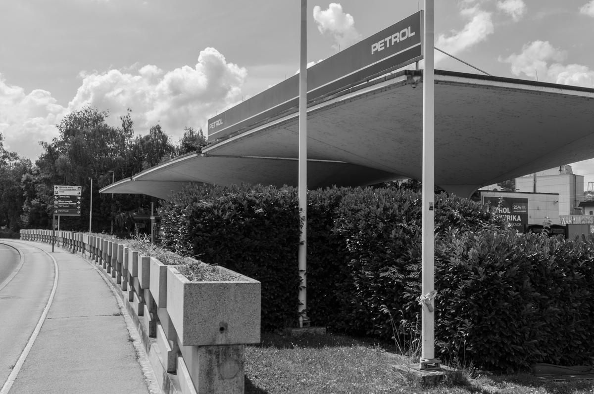 Bencinska črpalka Petrol, Ljubljana / 1969, Edvard Ravnikar