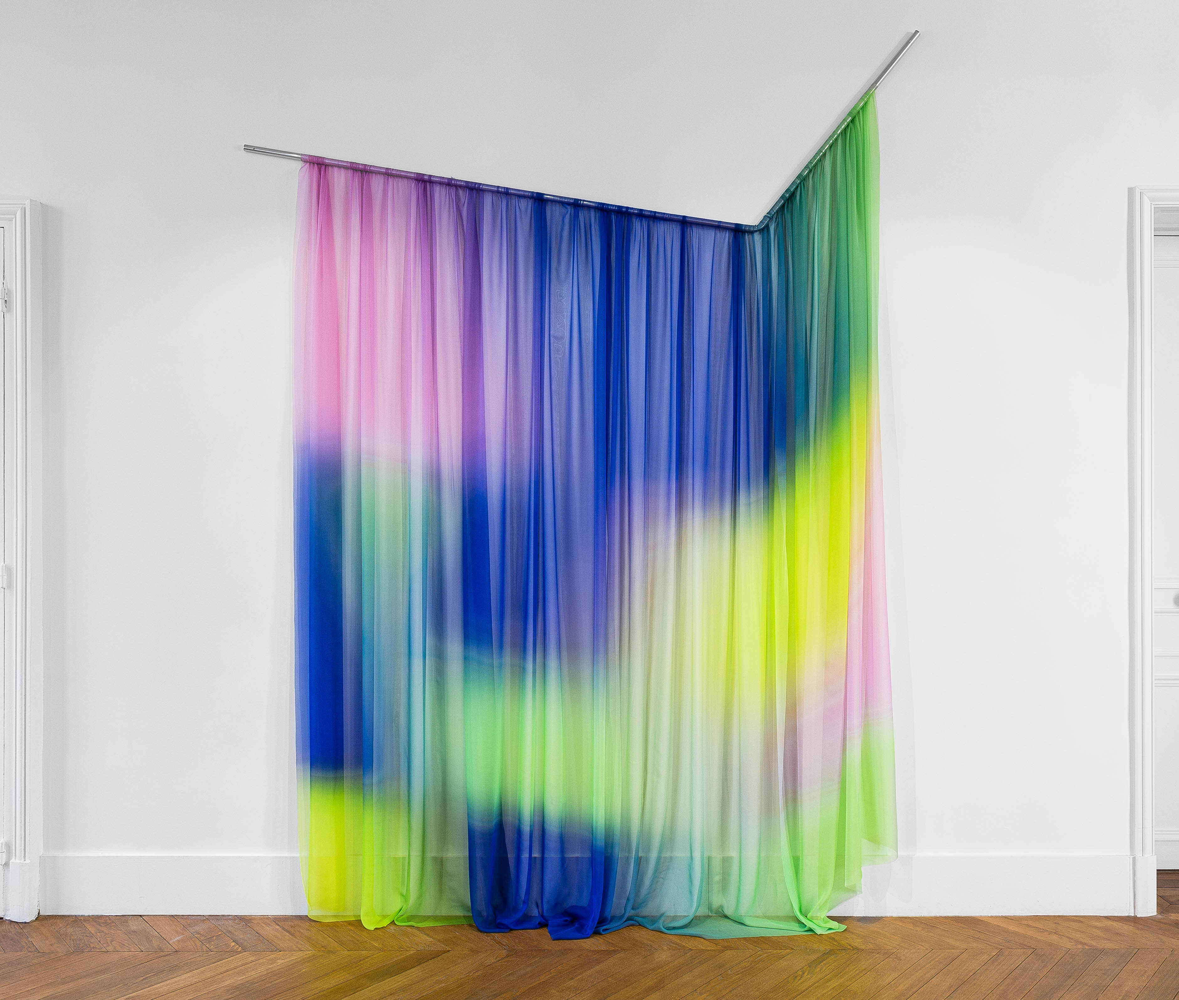 How to drape Frédéric Chopin's Fugue in A minor, chromed steel and printed silk, 330x260 cm, 2020. Galerie Derouillon, Paris, 2020. 