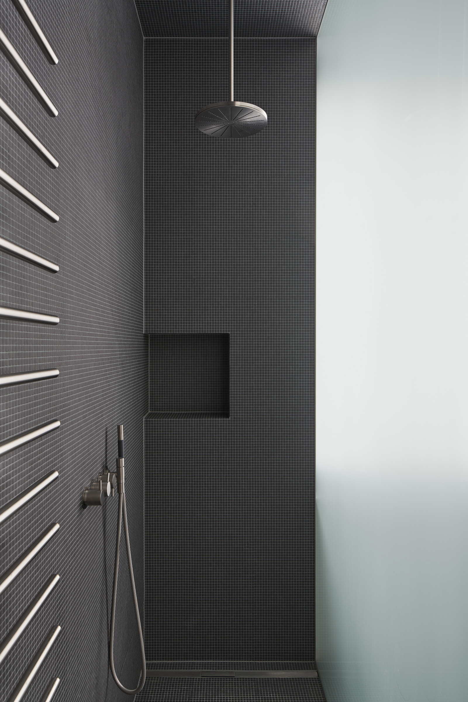 Schwarzes Bad. Kunde: Kränzle + Fischer-Wasels Architekten.