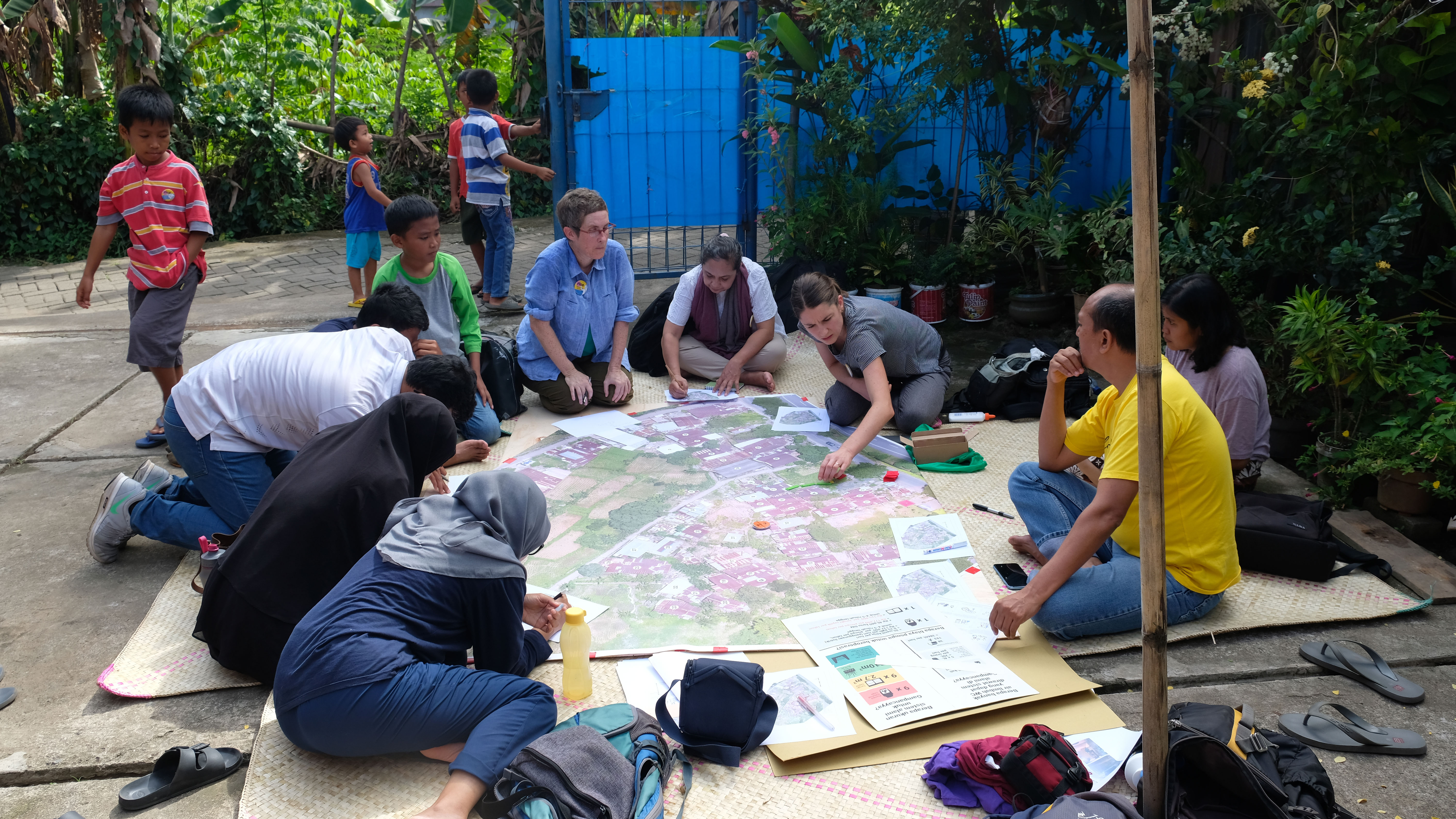 What is the connection between elements that have and do not have a voice?