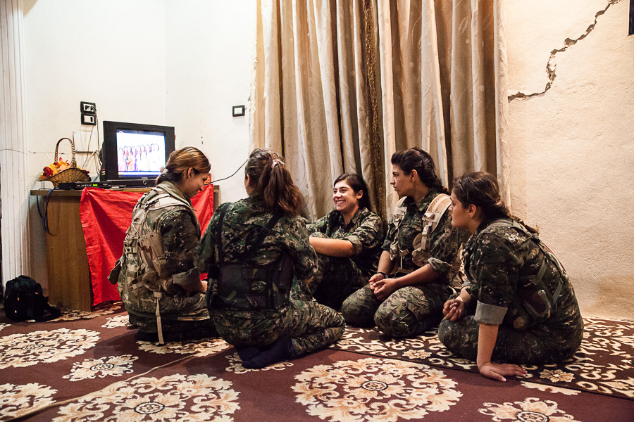 Octobre 2014. Camp d'entra&icirc;nement de Qaram, moment de d&eacute;tente en fin de journ&eacute;e