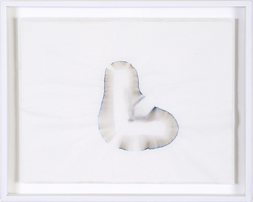 Dissoudre le paysage [l’eau pénètre dans tous les trous] , 2019 Feutre, encre et eau de pluie sur papier de riz, 21 x 21 cm