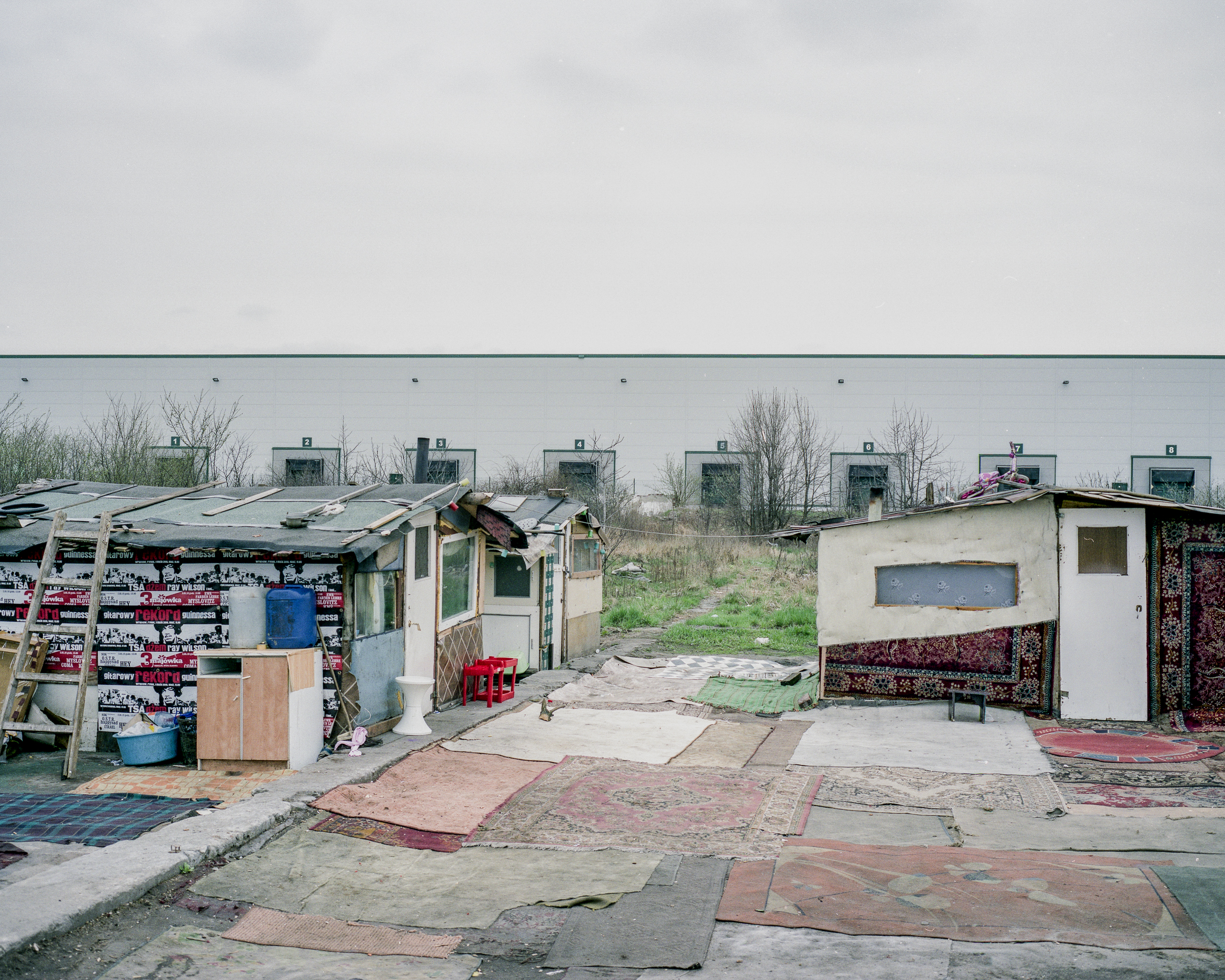 The region also has several separate Roma communities – some of them have lived in Wrocław for generations, customarily in districts such as Ołbin or Brochów. In the second decade of the 2000s, there was also a Romanian Roma community living in an illegal encampment. Thanks to the efforts of activists and with the support of the municipality, in 2019 the last inhabitants of the camp were settled in city apartments, and the place itself was liquidated.