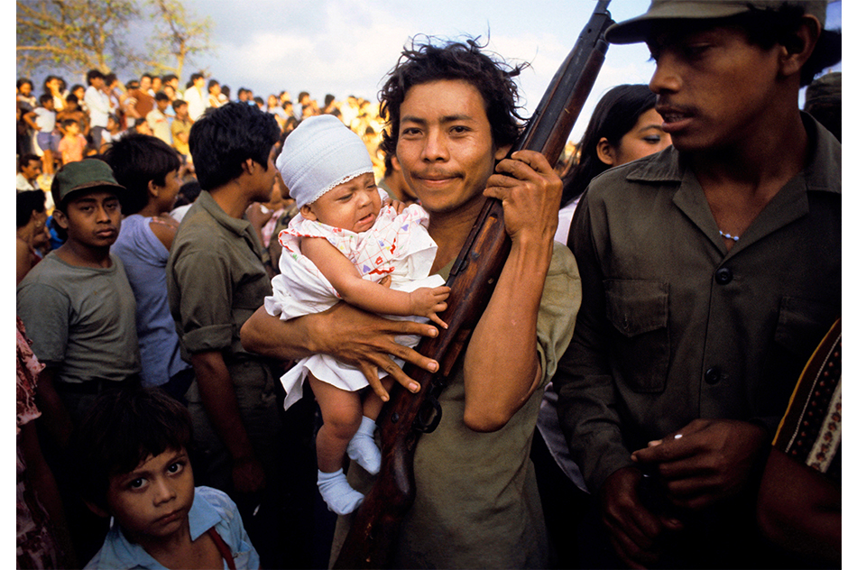 Marcelo MontecinoRetorno del frente, Managua, 1982Cibachrome24 x 30 cm 