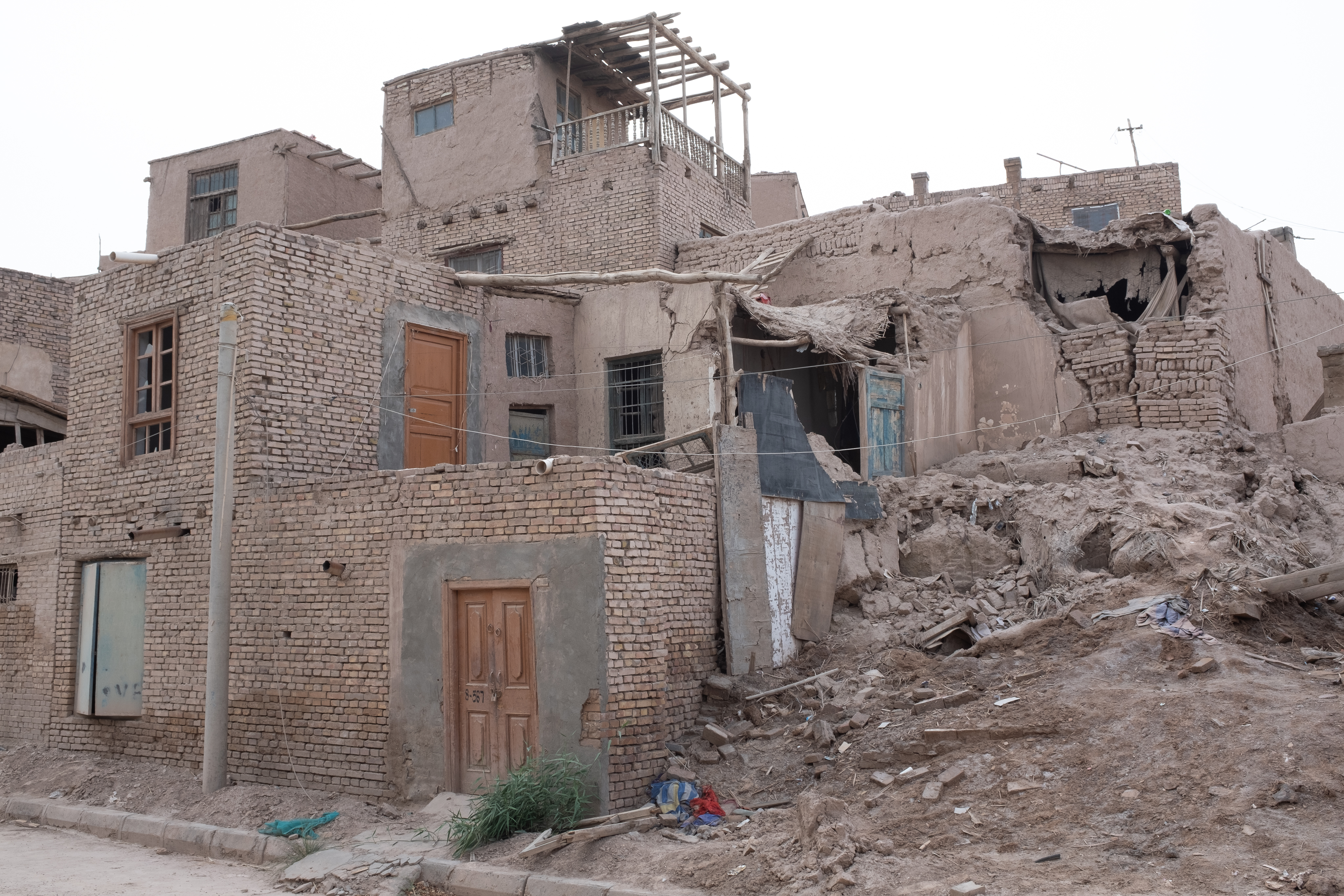 When I visited in September 2019, all the historical districts had been destroyed but one. Its inhabitants had already been evicted, all accesses were walled and entry was prohibited.