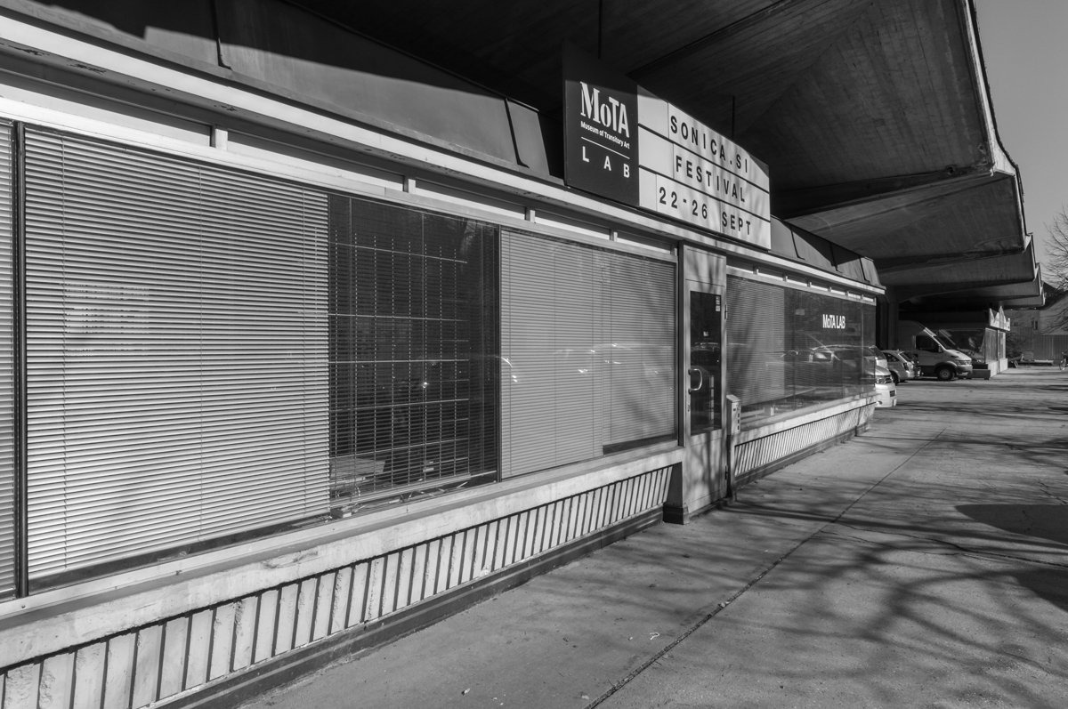 Nekdanja trgovska paviljona ob Celov&scaron;ki cesti, Ljubljana / 1970-73, Du&scaron;an Černič