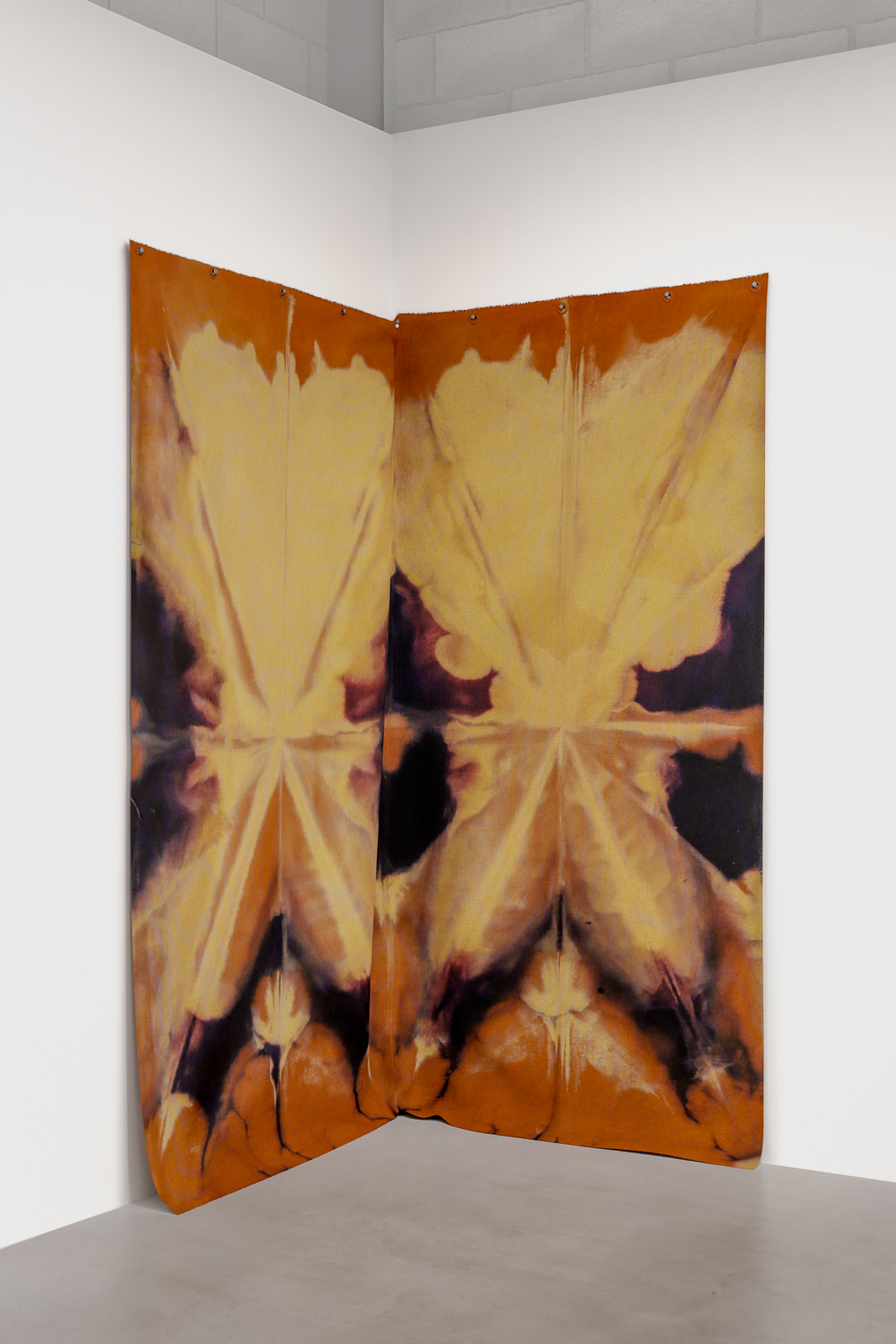 Dedomestikation, 2020, bleach and vinegar on cotton, 96 x 48 x 48 in. (244 x 122 x 122 cm)