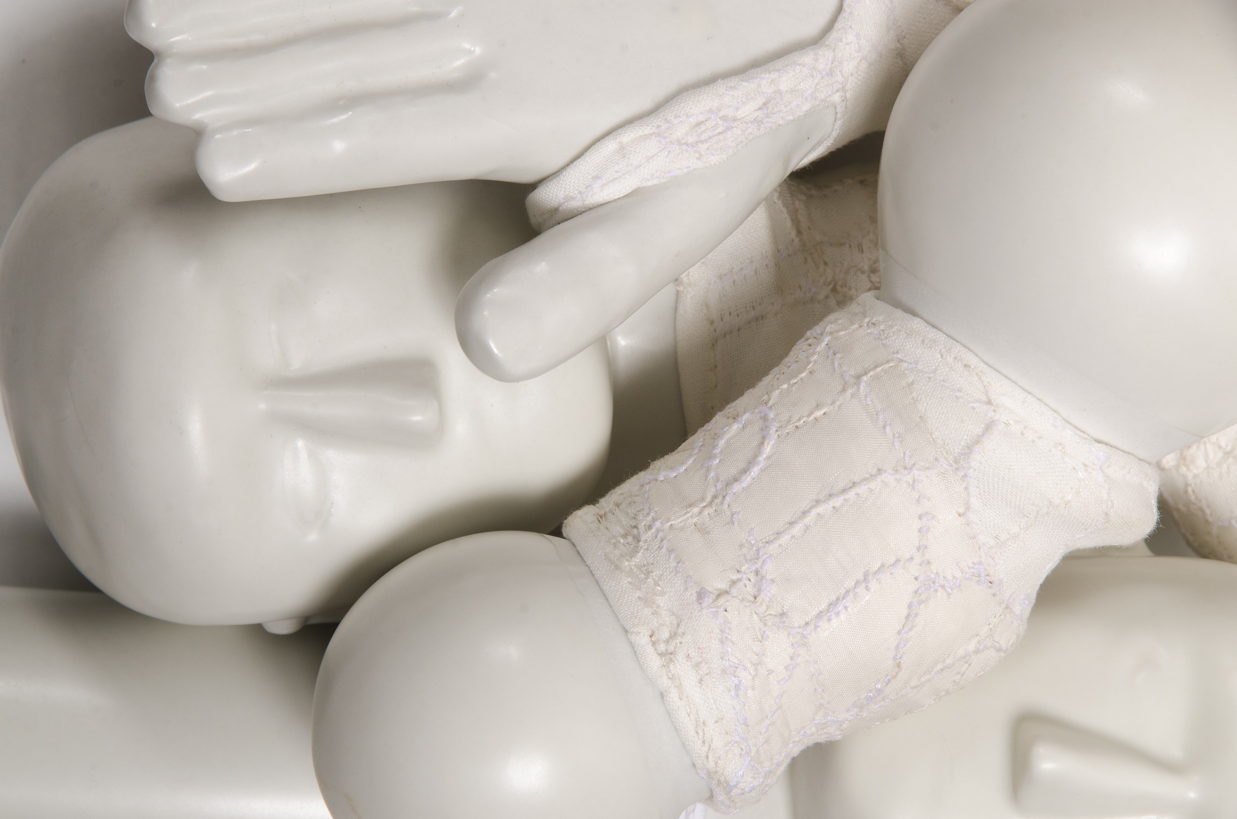  Ex-Votos, 2006/2007 (detail) . Glazed porcelain and various fabric embroidered with cotton threads . Sizes and dimensions variable