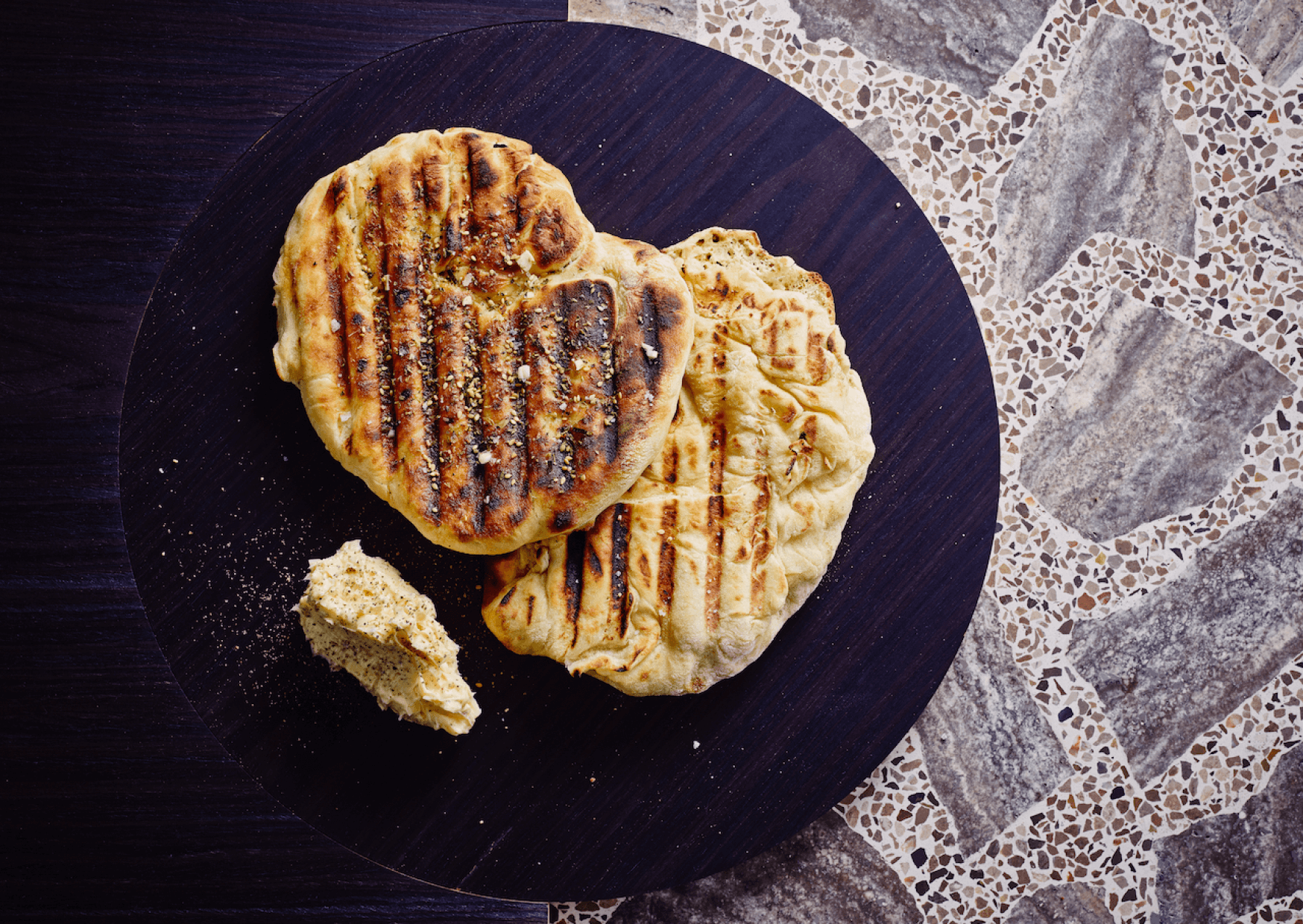 Black plate with Naan
