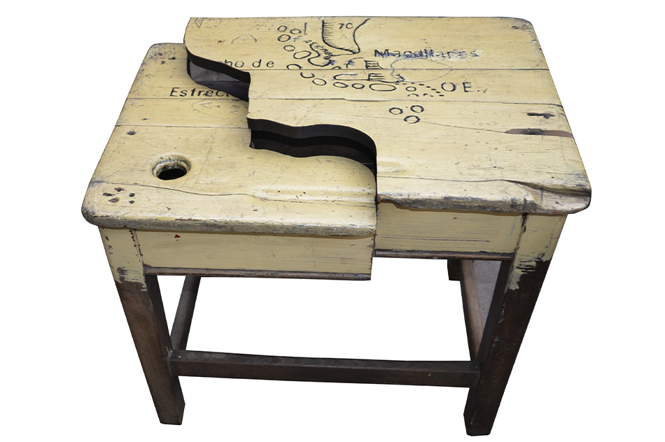 Alicia VillarrealEstrecho de Magallanes, de la serie: Grabar el territorio: (B-12), 2009Técnica mixta56 x 62 x 44 cm