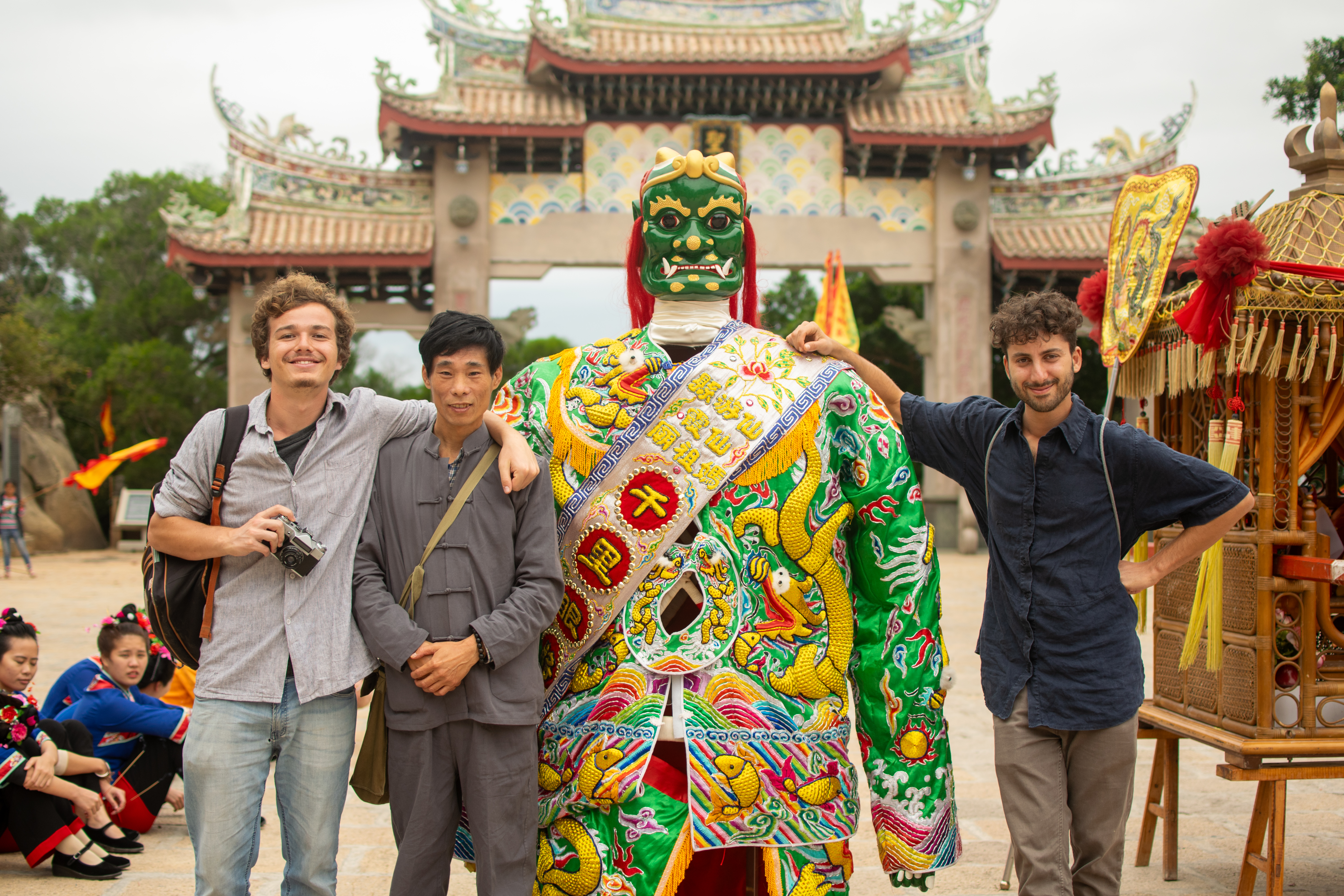 Bruno, Yan e Inan en el set del documental