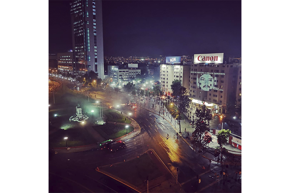 Delight LabQue su rostro cubra el horizonte, 15 de Noviembre 2018Fotografía de la acción de arte60 x 60 cm*La recaudación de esta obra va en beneficio de una fundación sin fines de lucro