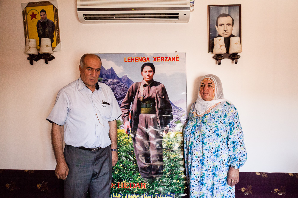 Derik, kurdistan syrien. famille d'une martyr du PKK &agrave; Qandil.