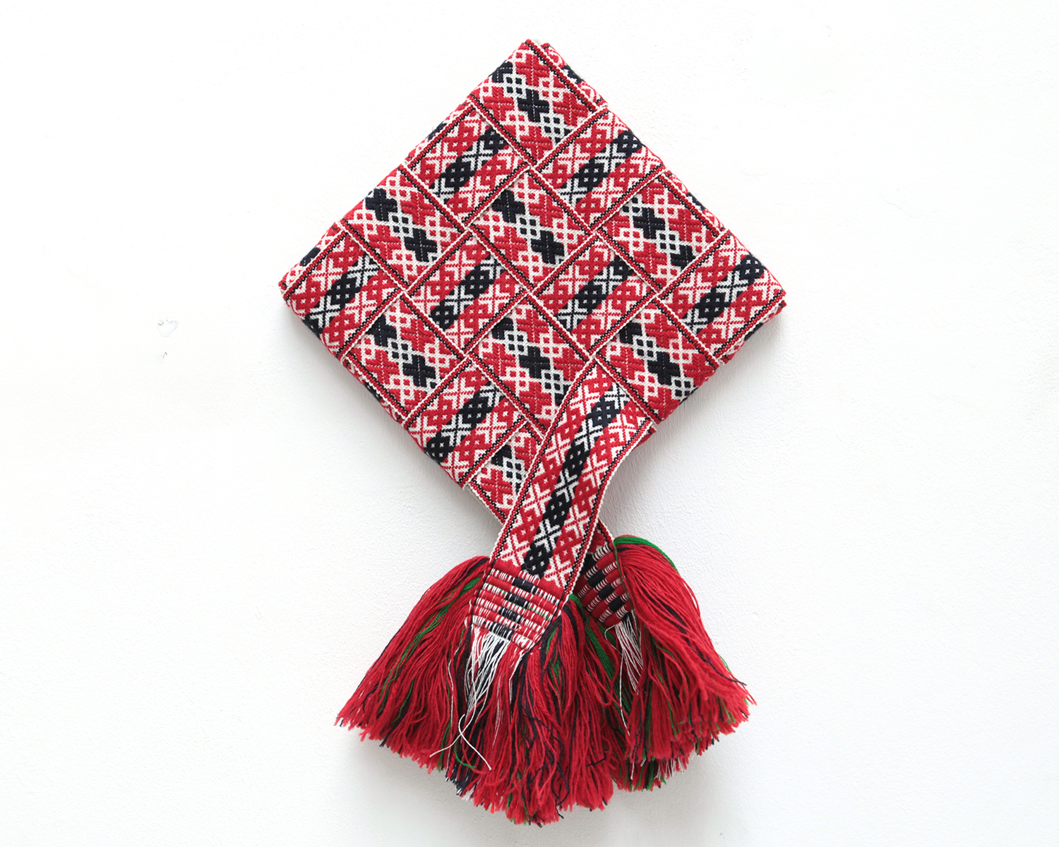 Perdurable, cotton on linen canvas, 31 x 45 cm, 2018