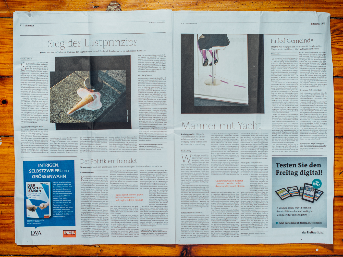 Der Freitag / Bilder aus der Serie "space time discountinuum" in der 8-seitigen Literaturbeilage zur Frankfurter Buchmesse, Oktober 2016