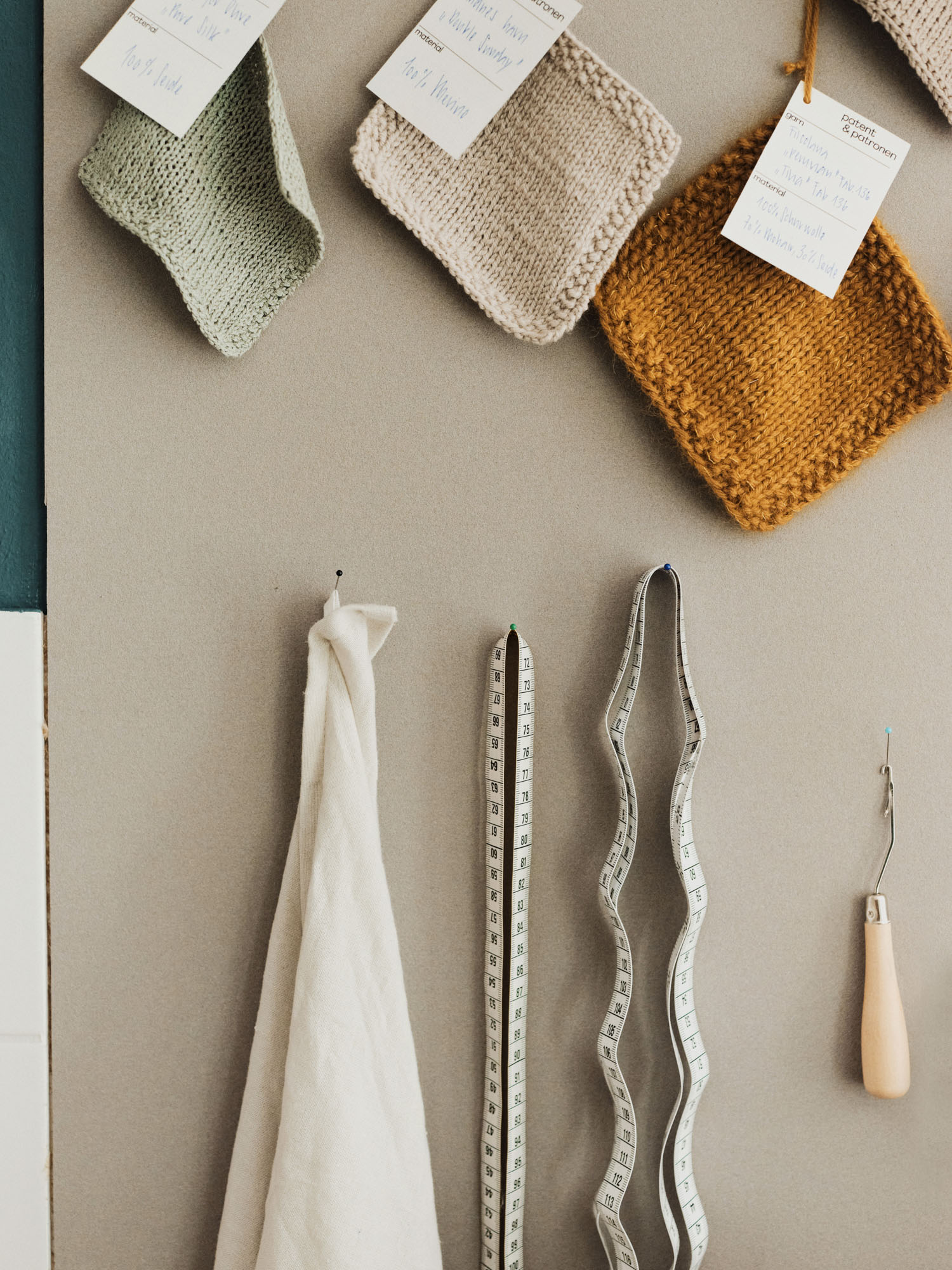 Patent & Patronen, Strickatelier