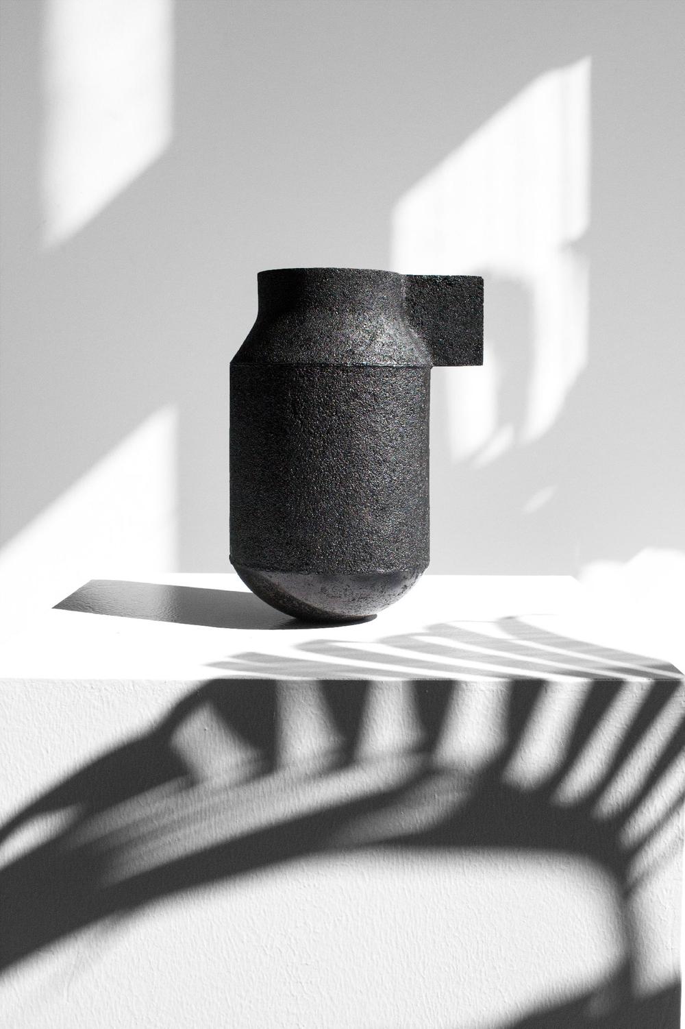 Forgotten Collection 2nd Edition – Vase IShellac, bamboo charcoal