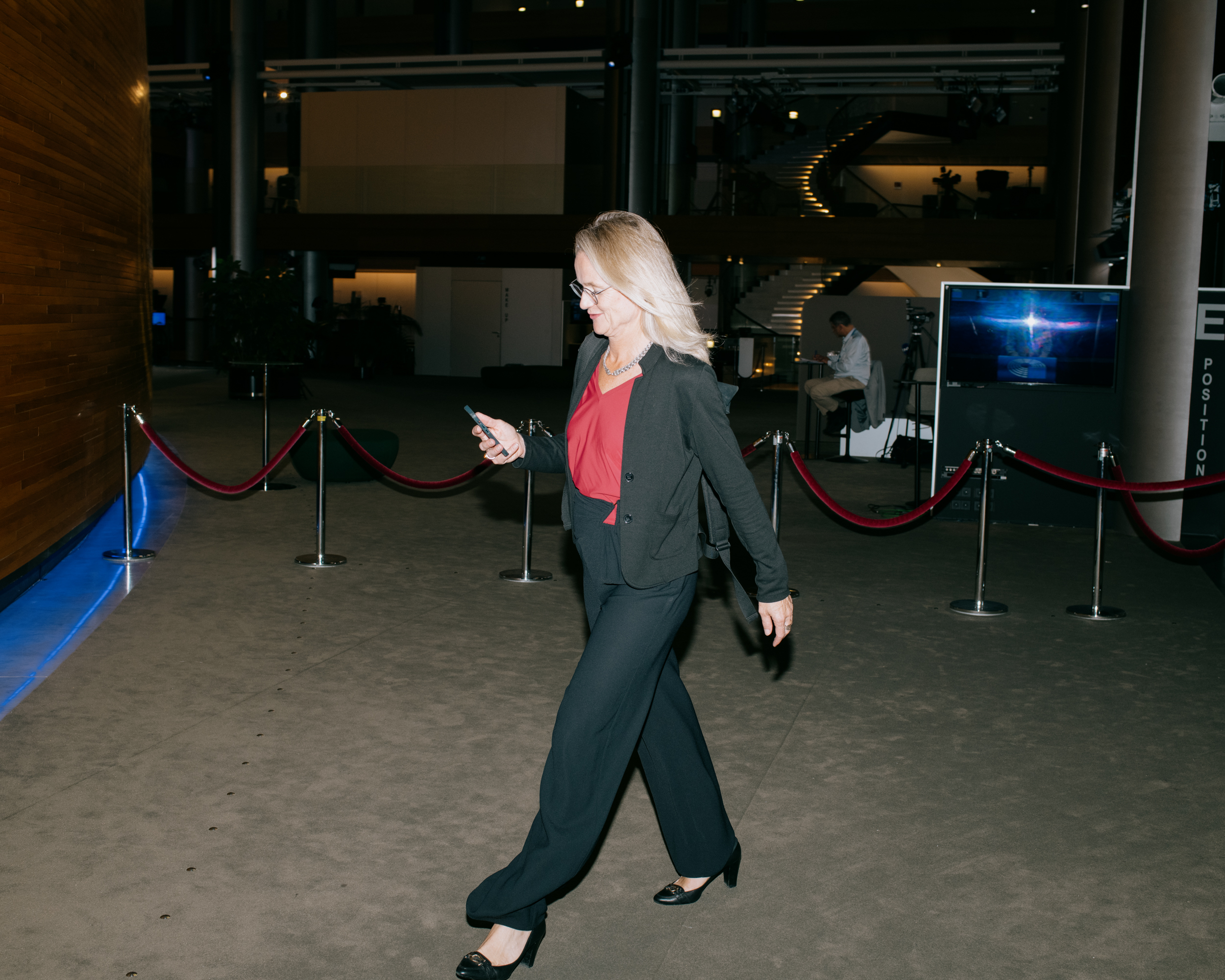 20:20 way to the hemicycle after dinner