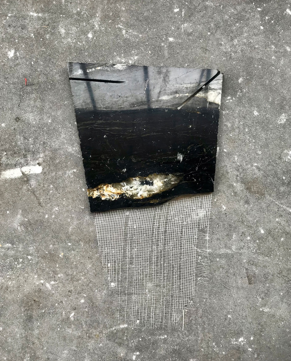 Mutation [Masque 1], 2022marbre, 43 x 25 x 2 cm