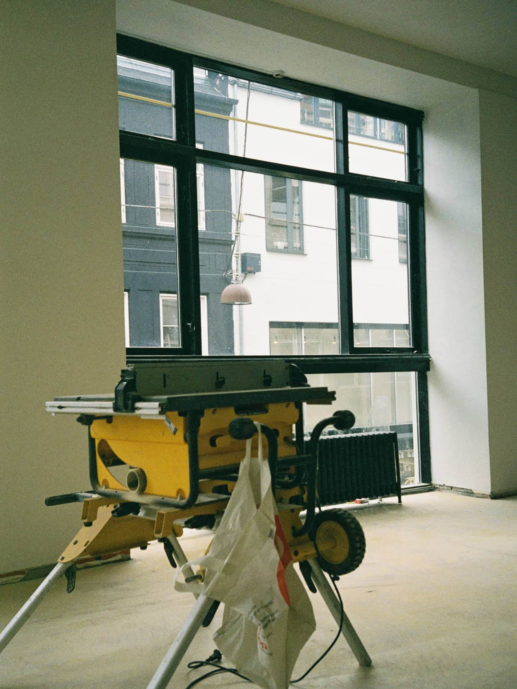 +HALLE SHOWROOMInterior concept and furnishing. Photo: Rasmus Dengsø