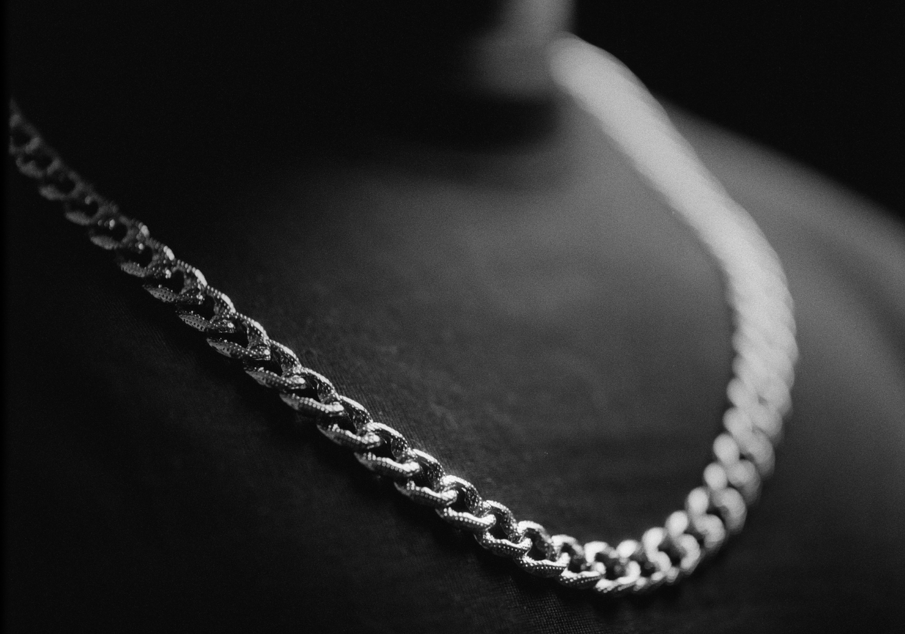 'Chain' Short / Esrael Alem